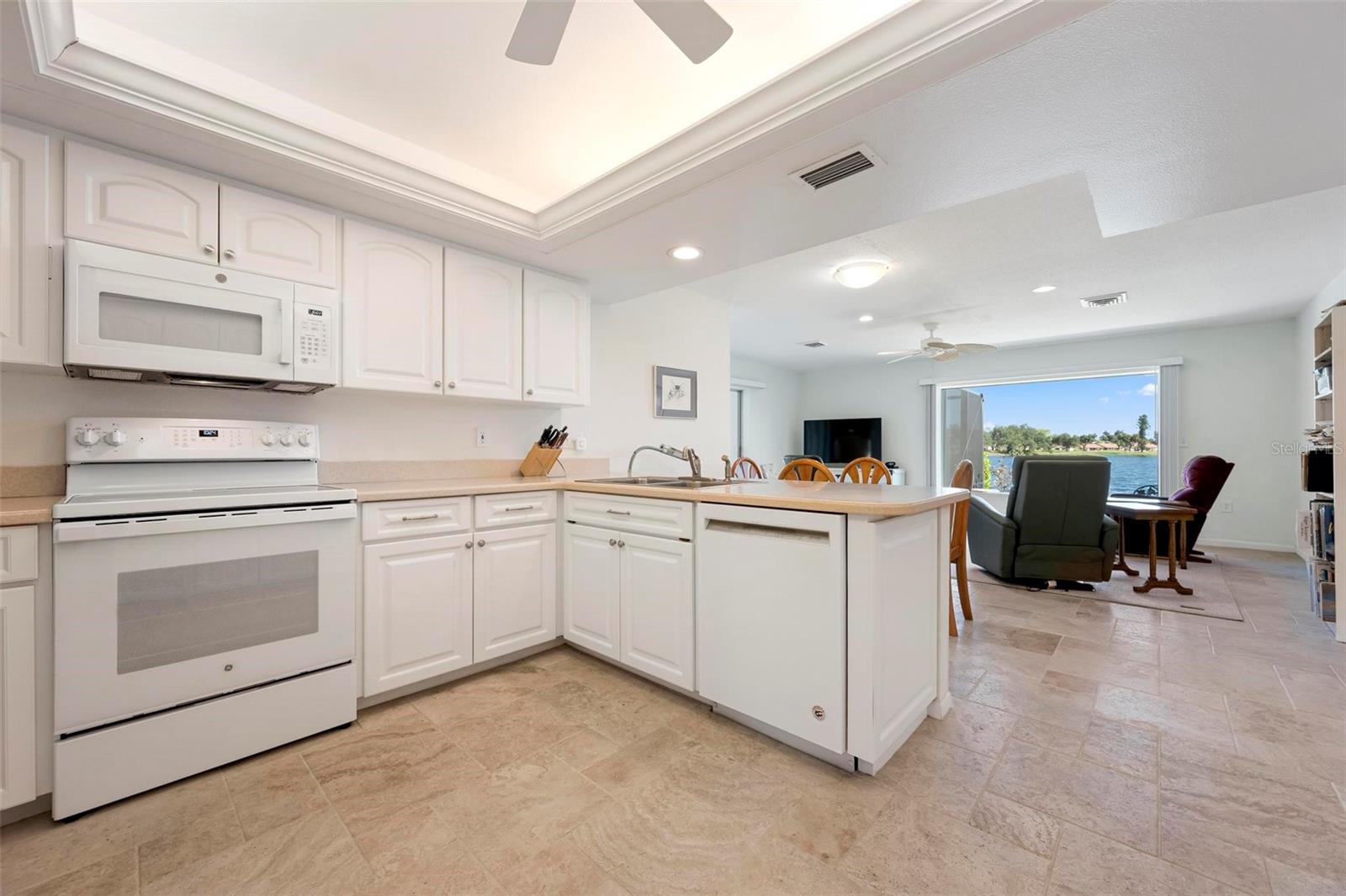 903 PINEHURST LN — photo 35