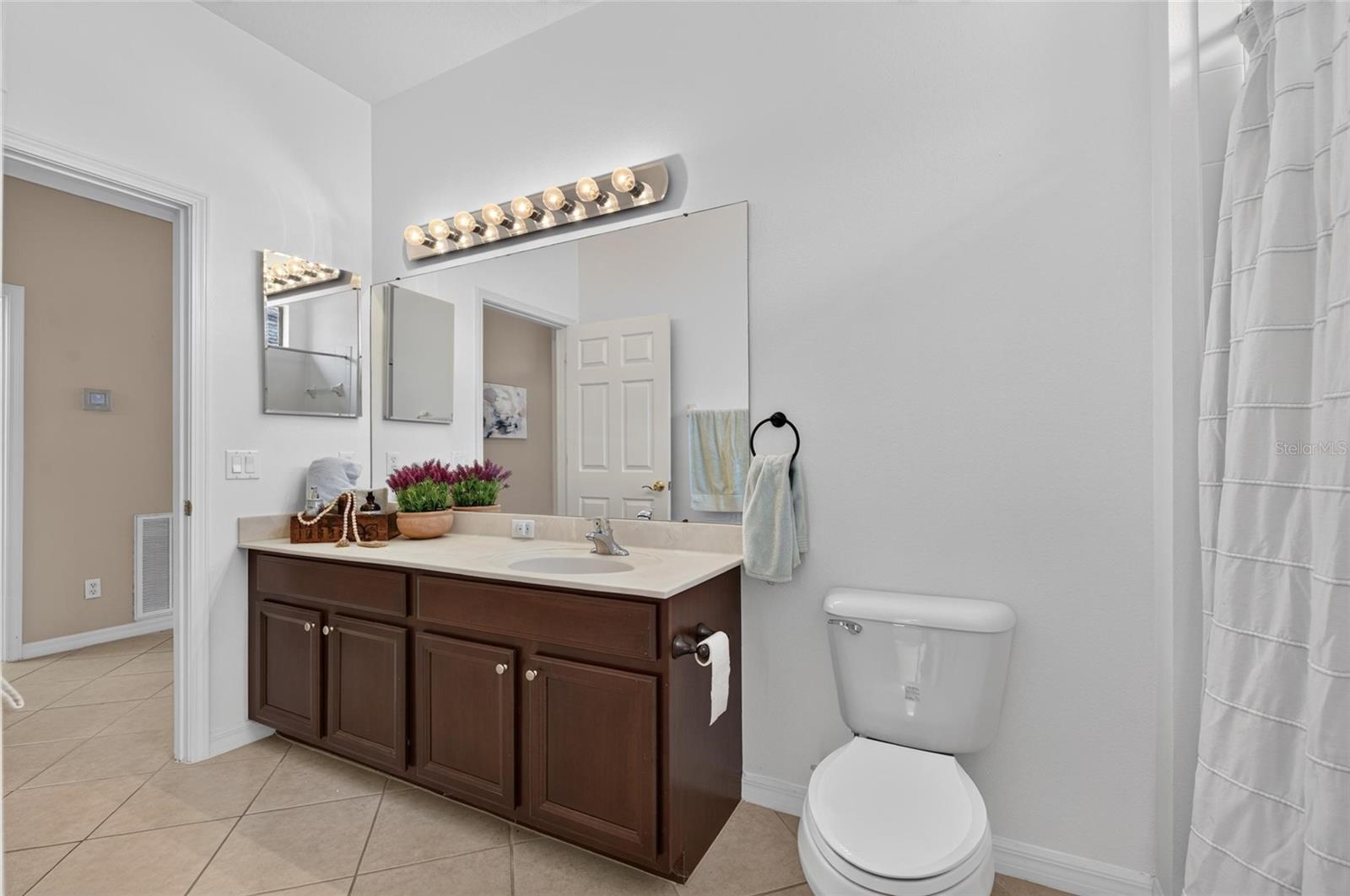 144 SILVER FALLS DR — photo 49