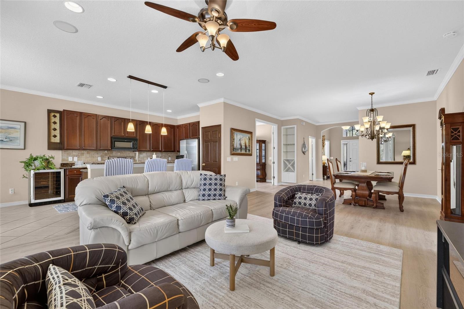 144 SILVER FALLS DR — photo 23