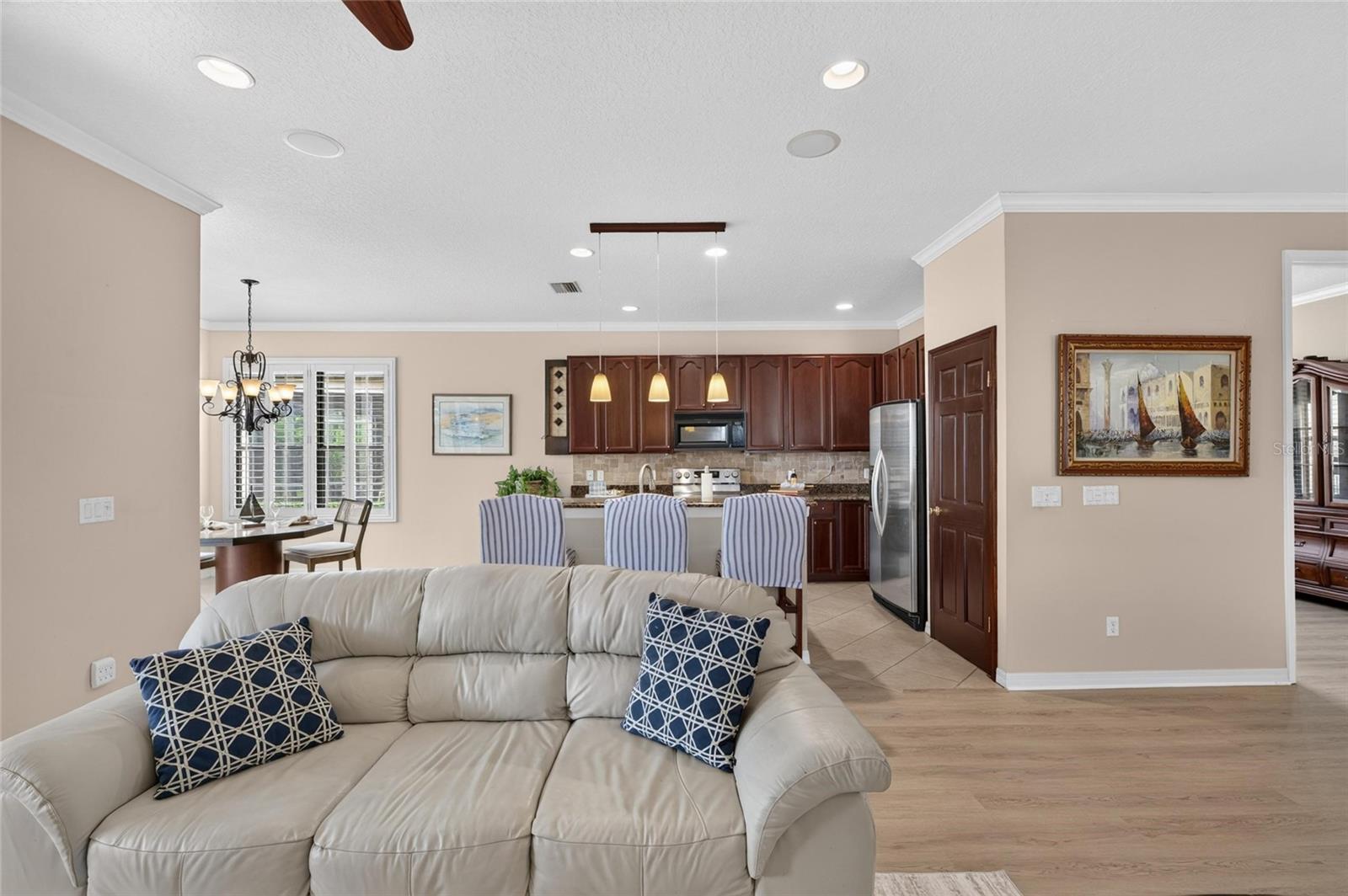 144 SILVER FALLS DR — photo 24