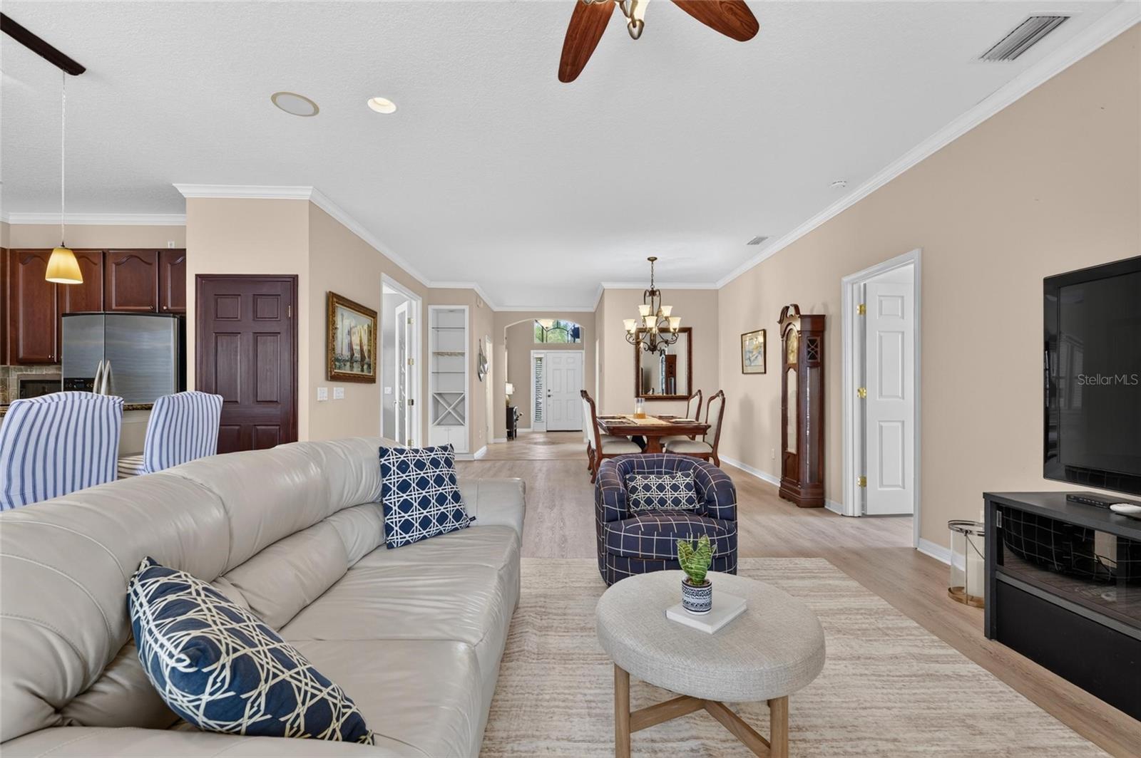 144 SILVER FALLS DR — photo 22