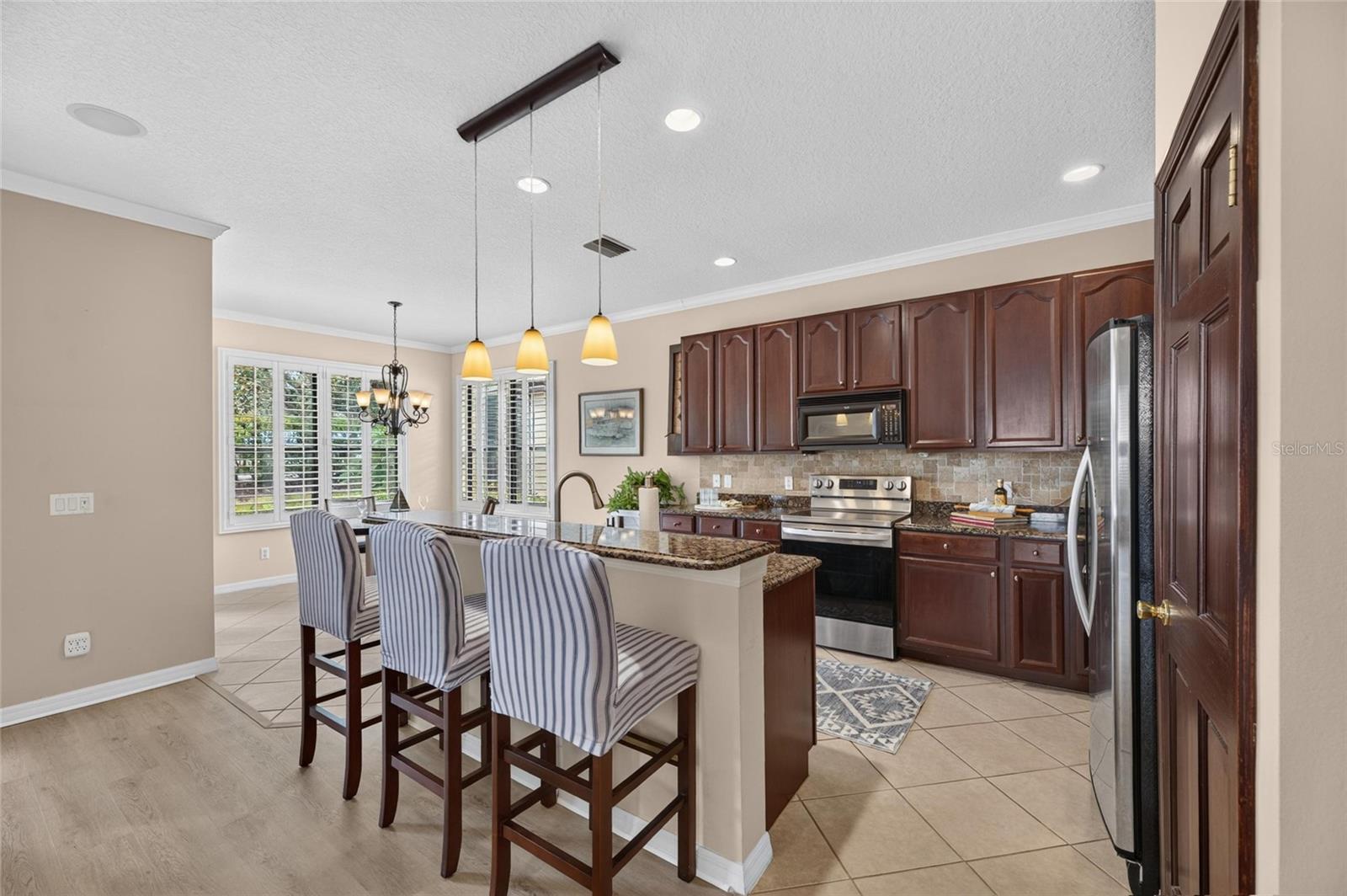 144 SILVER FALLS DR — photo 25