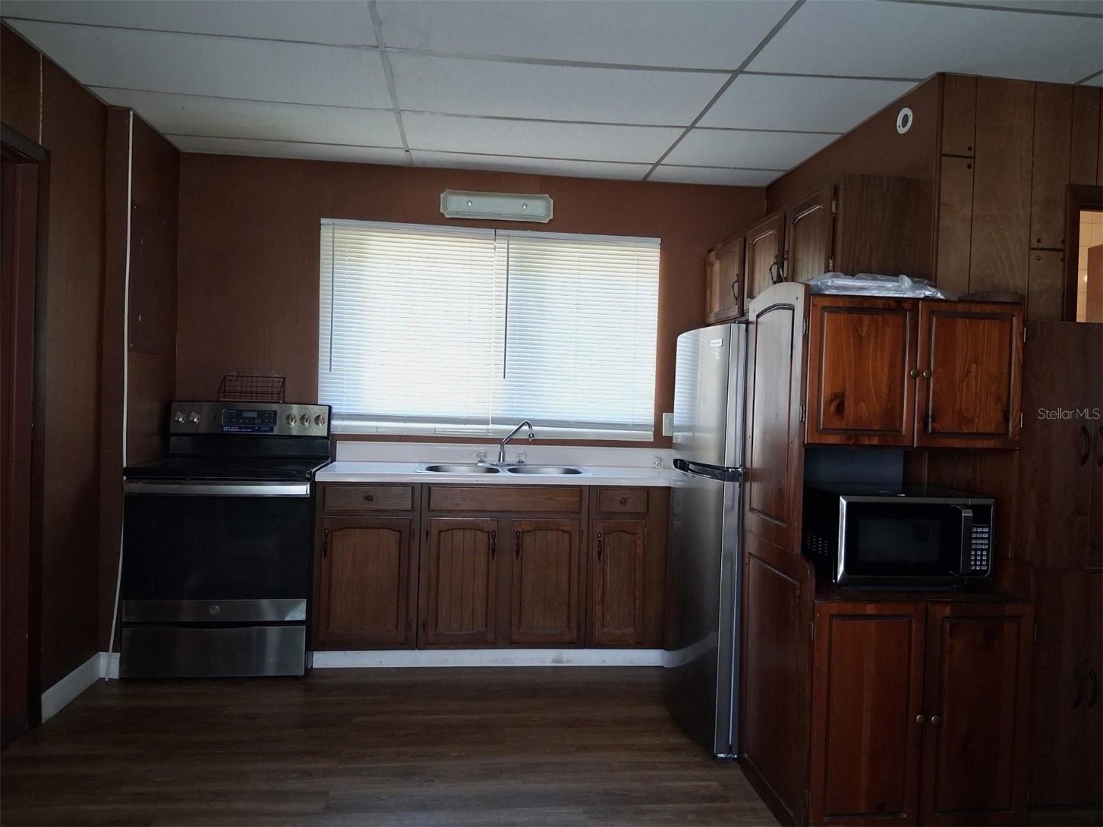 10052 LAKE DR — photo 8