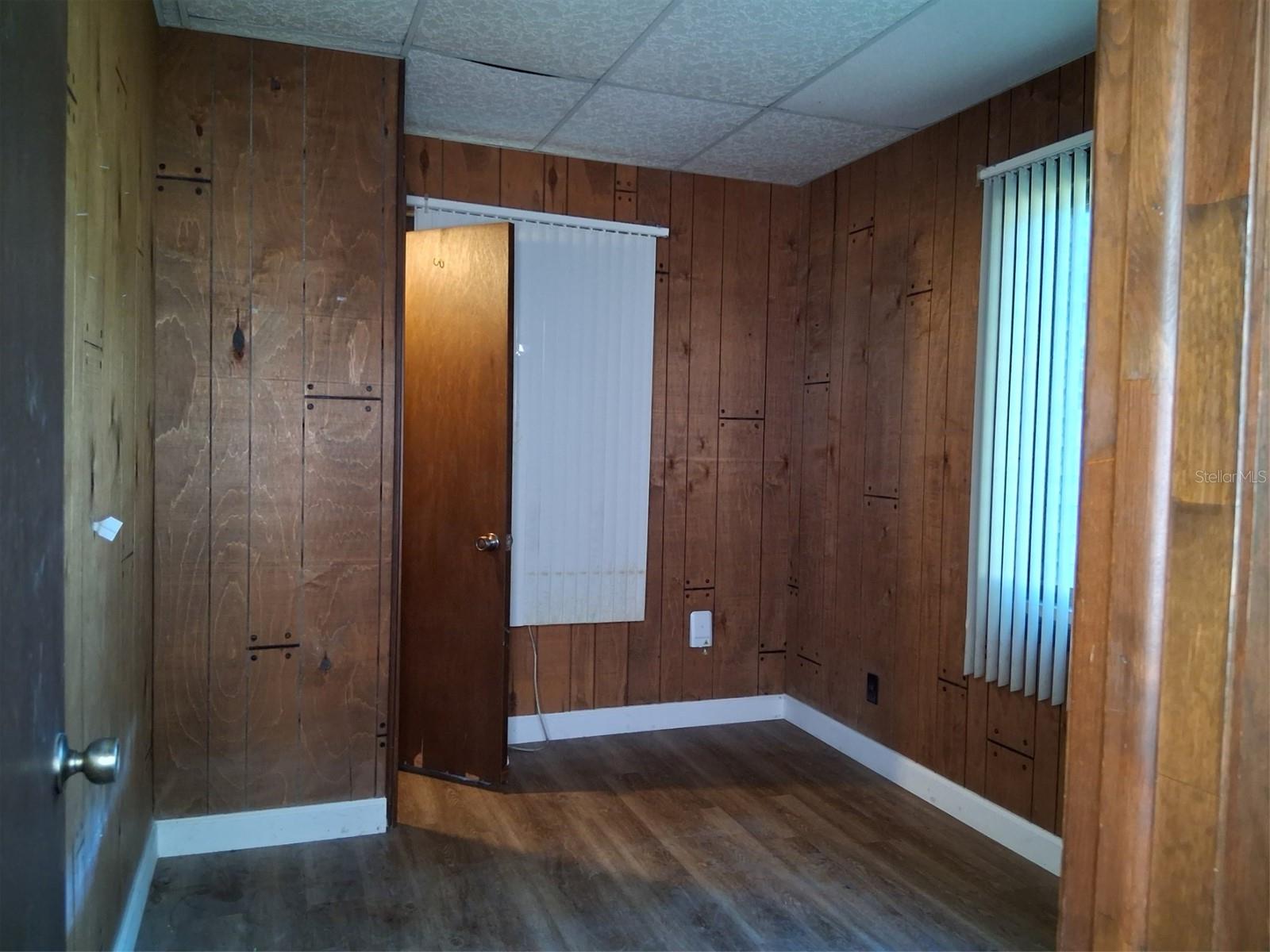 10052 LAKE DR — photo 10