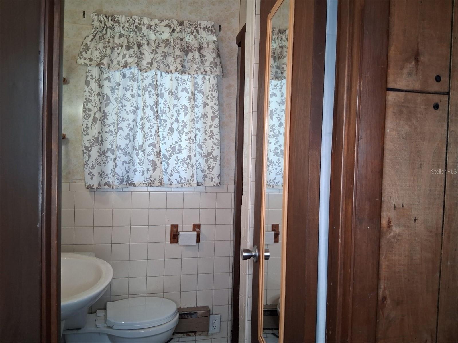 10052 LAKE DR — photo 13