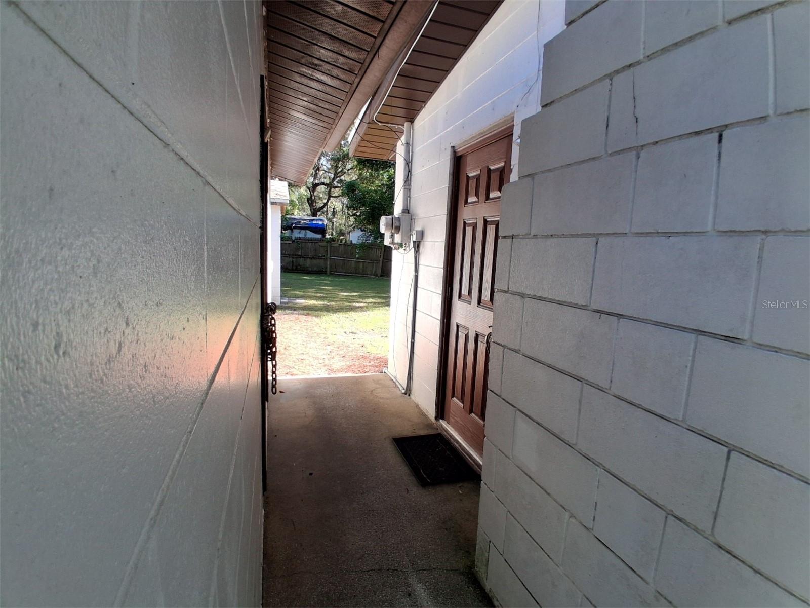 10052 LAKE DR — photo 4