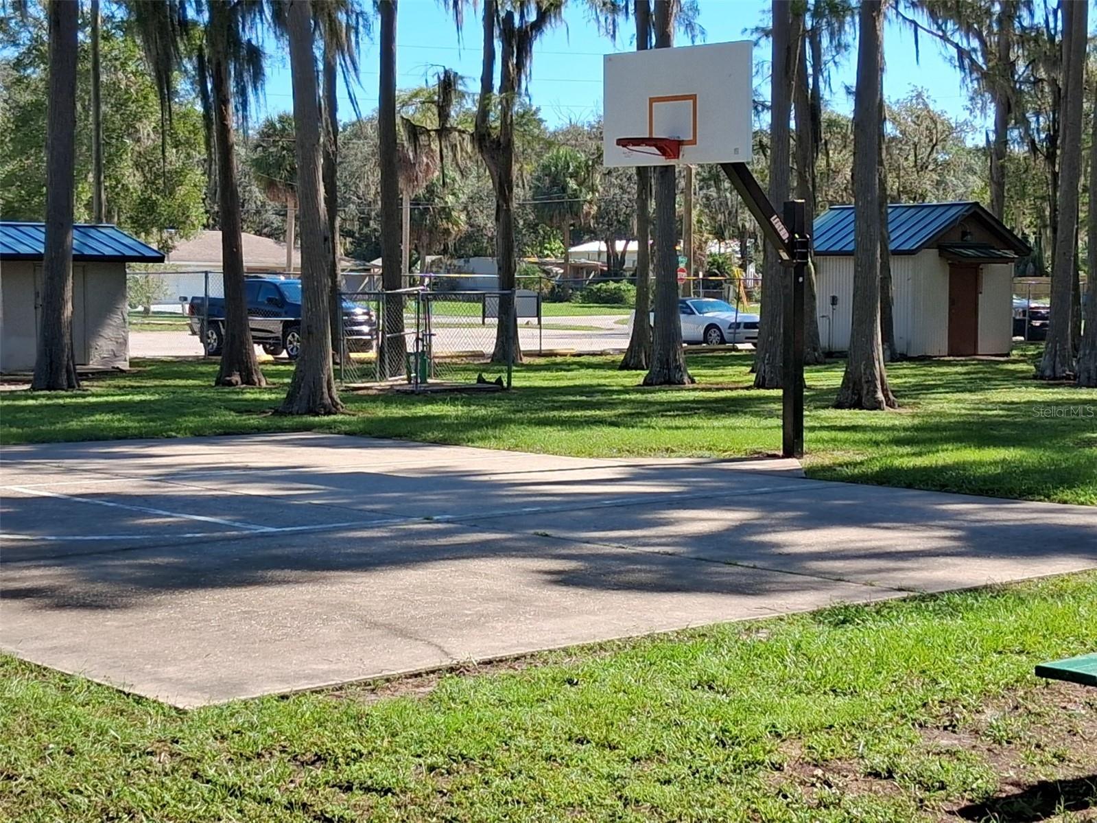 10052 LAKE DR — photo 27