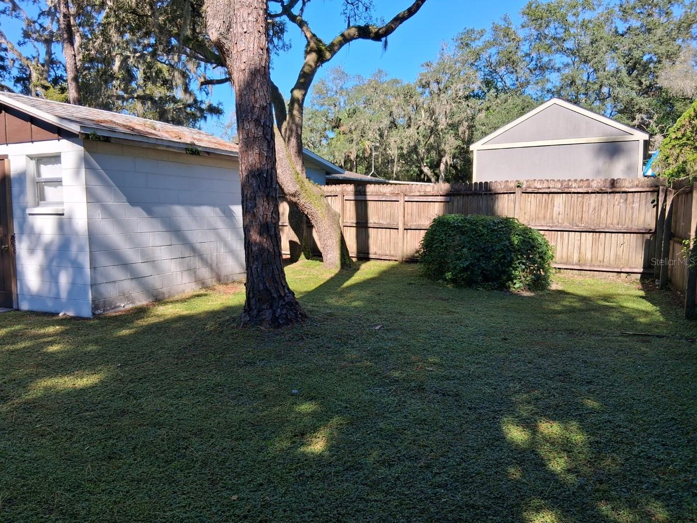 10052 LAKE DR — photo 16