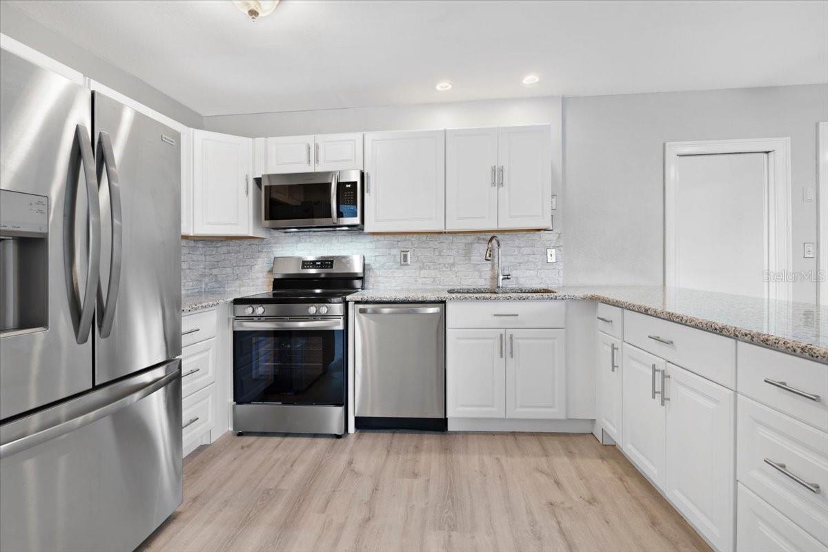 5520 KENWOOD DR — photo 10