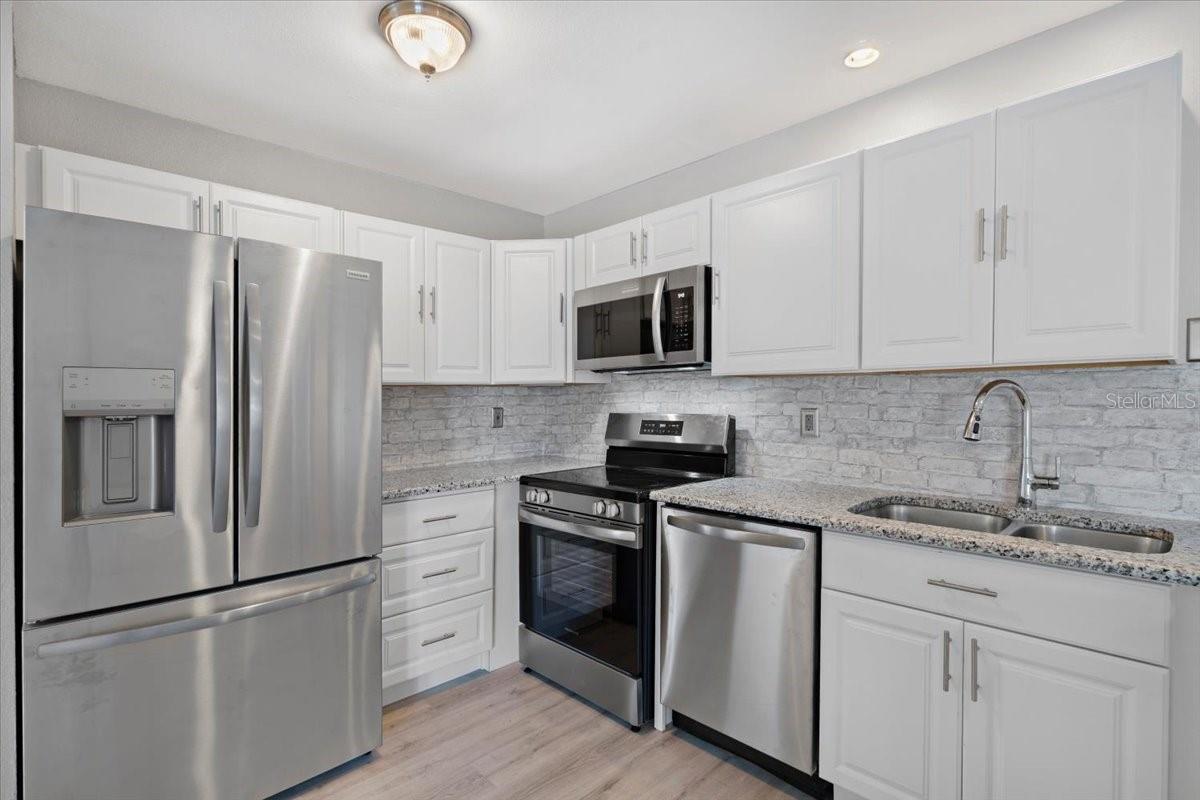 5520 KENWOOD DR — photo 11