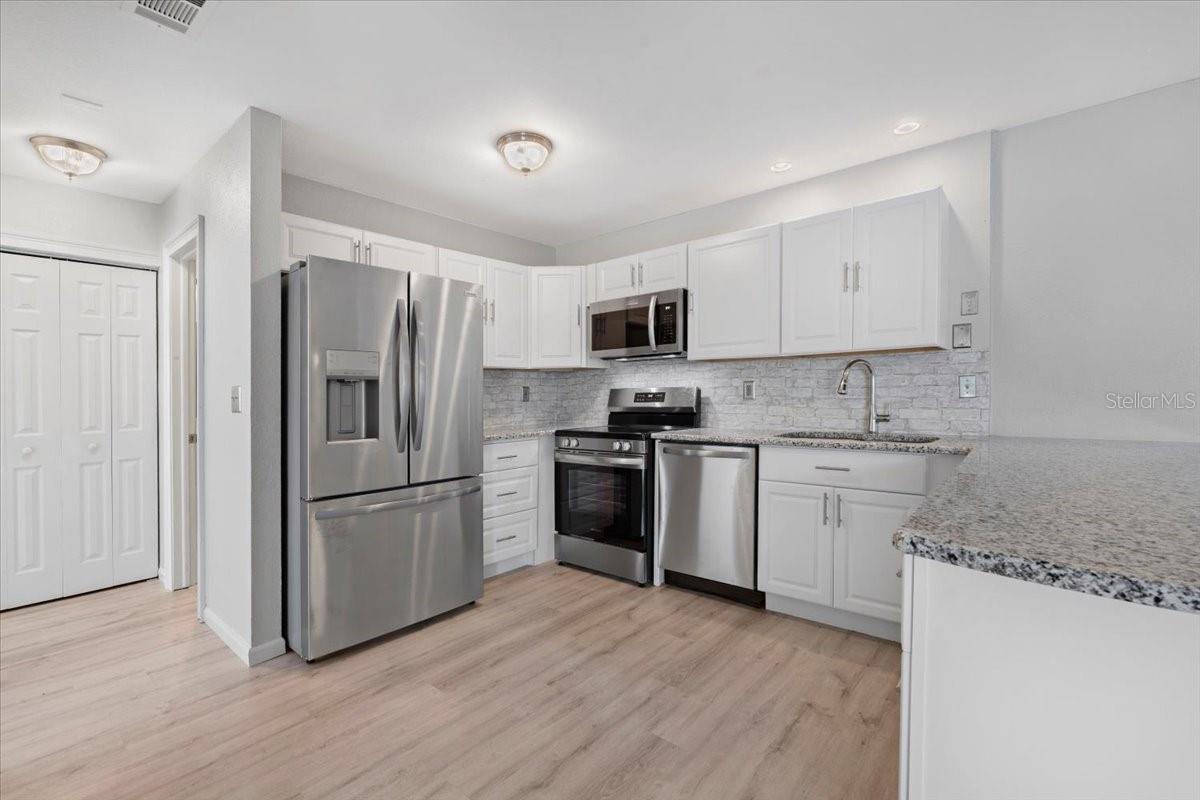 5520 KENWOOD DR — photo 9