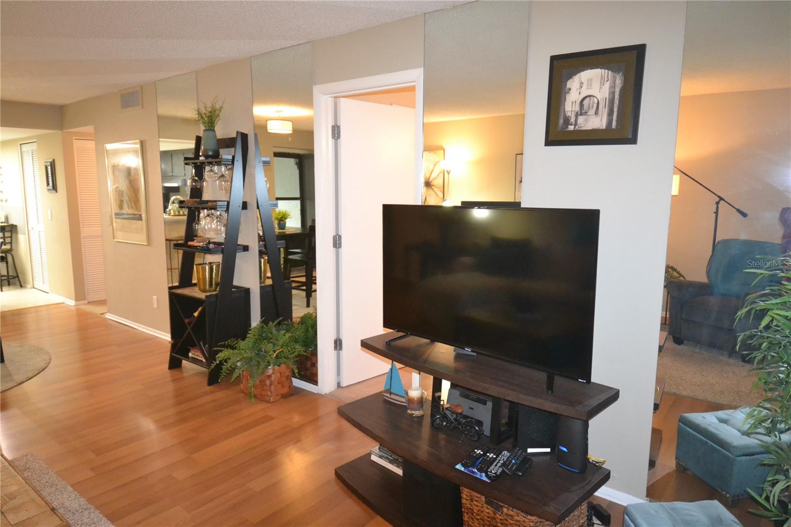 278 CYPRESS LN — photo 15