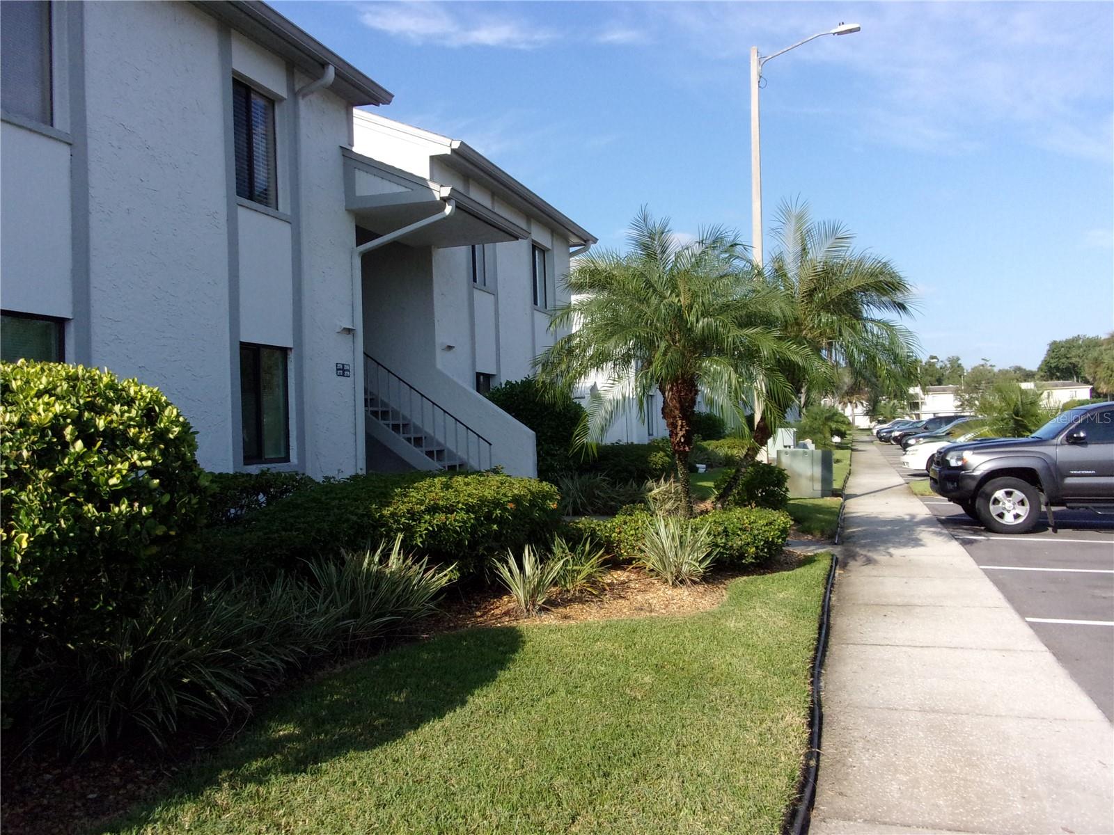 278 CYPRESS LN — photo 2