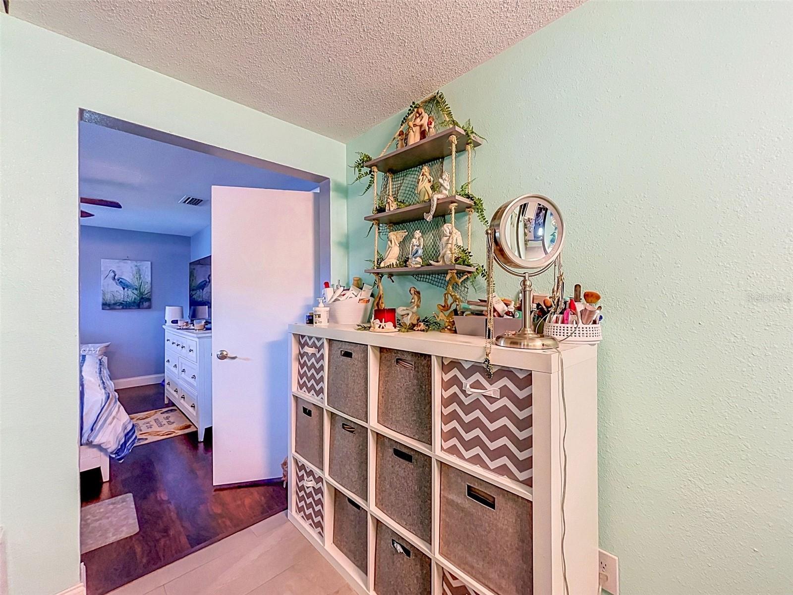 990 LEXINGTON DR — photo 42