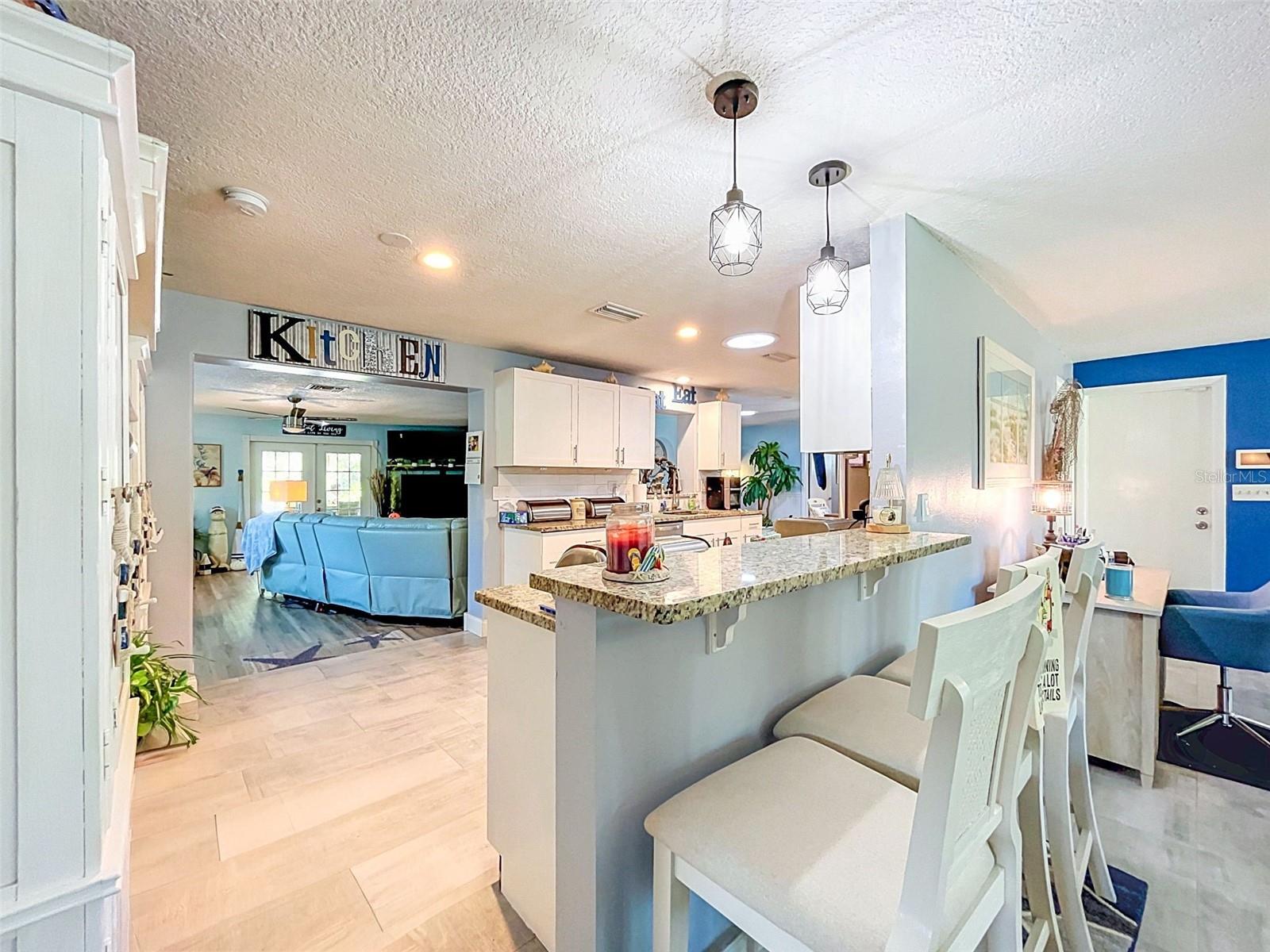 990 LEXINGTON DR — photo 16