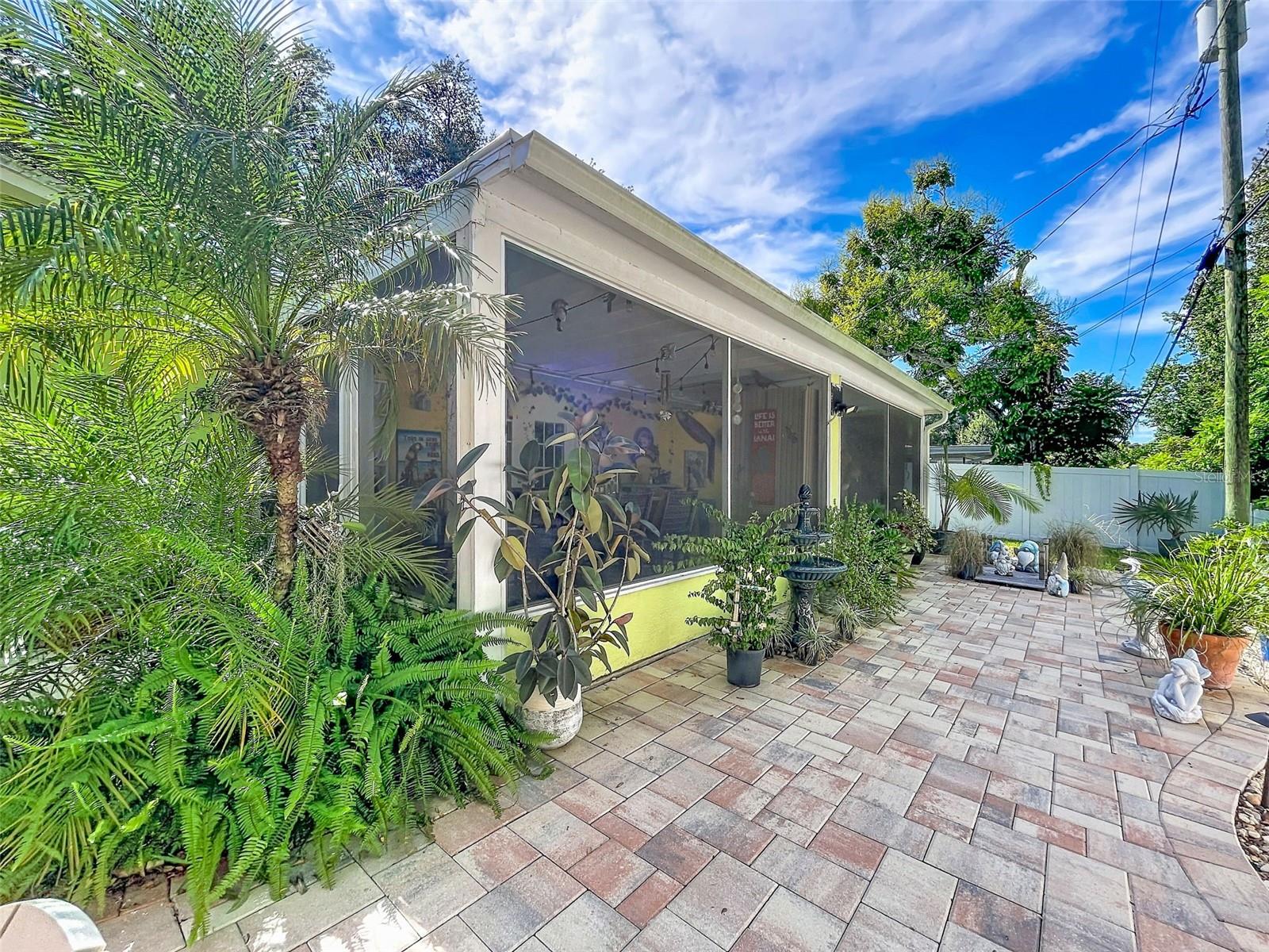 990 LEXINGTON DR — photo 66