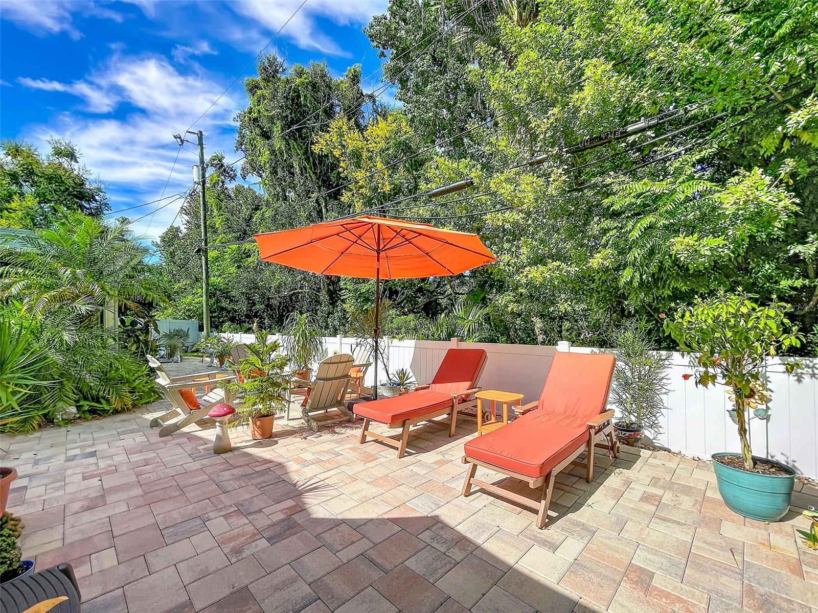 990 LEXINGTON DR — photo 64