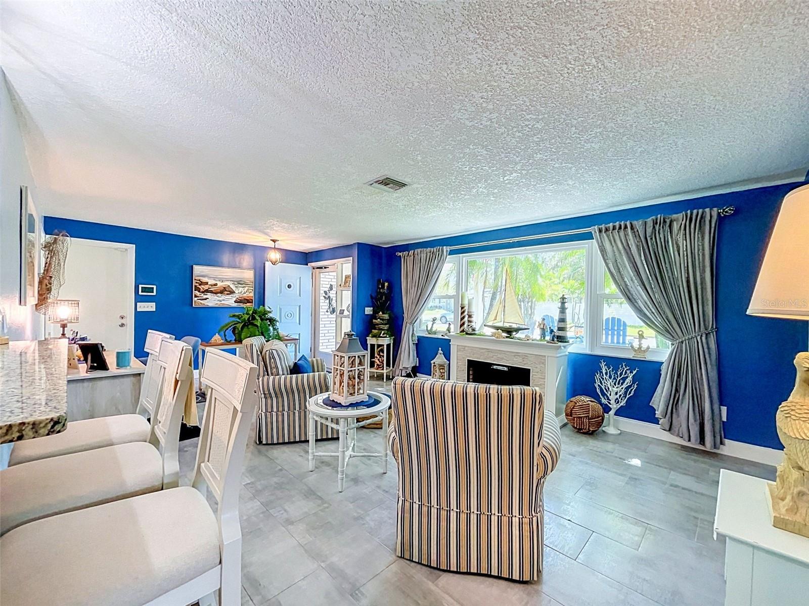 990 LEXINGTON DR — photo 13