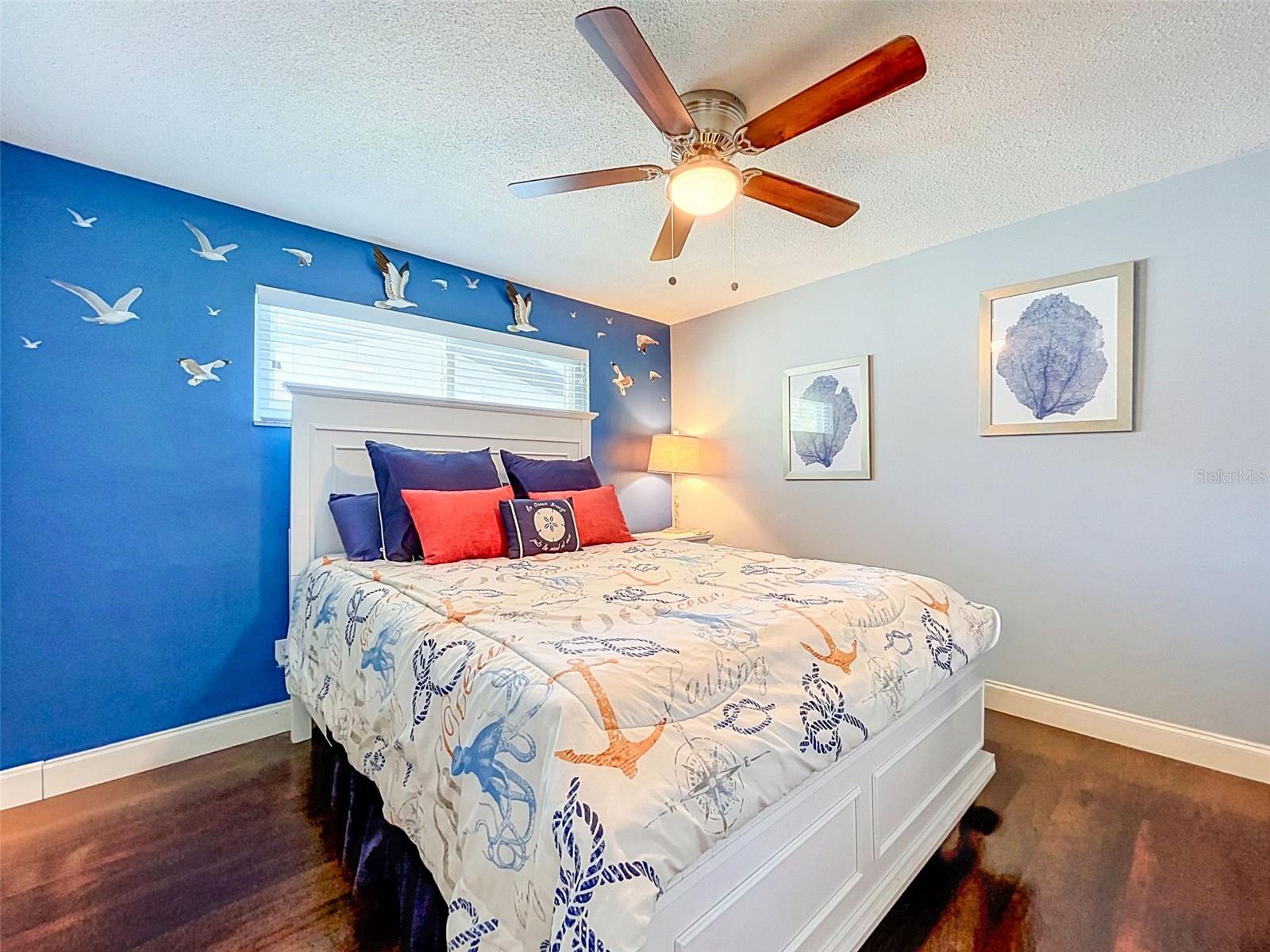 990 LEXINGTON DR — photo 33