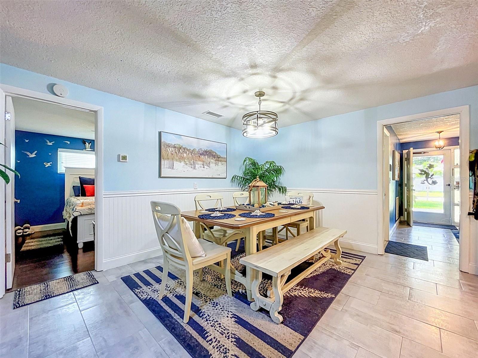990 LEXINGTON DR — photo 30