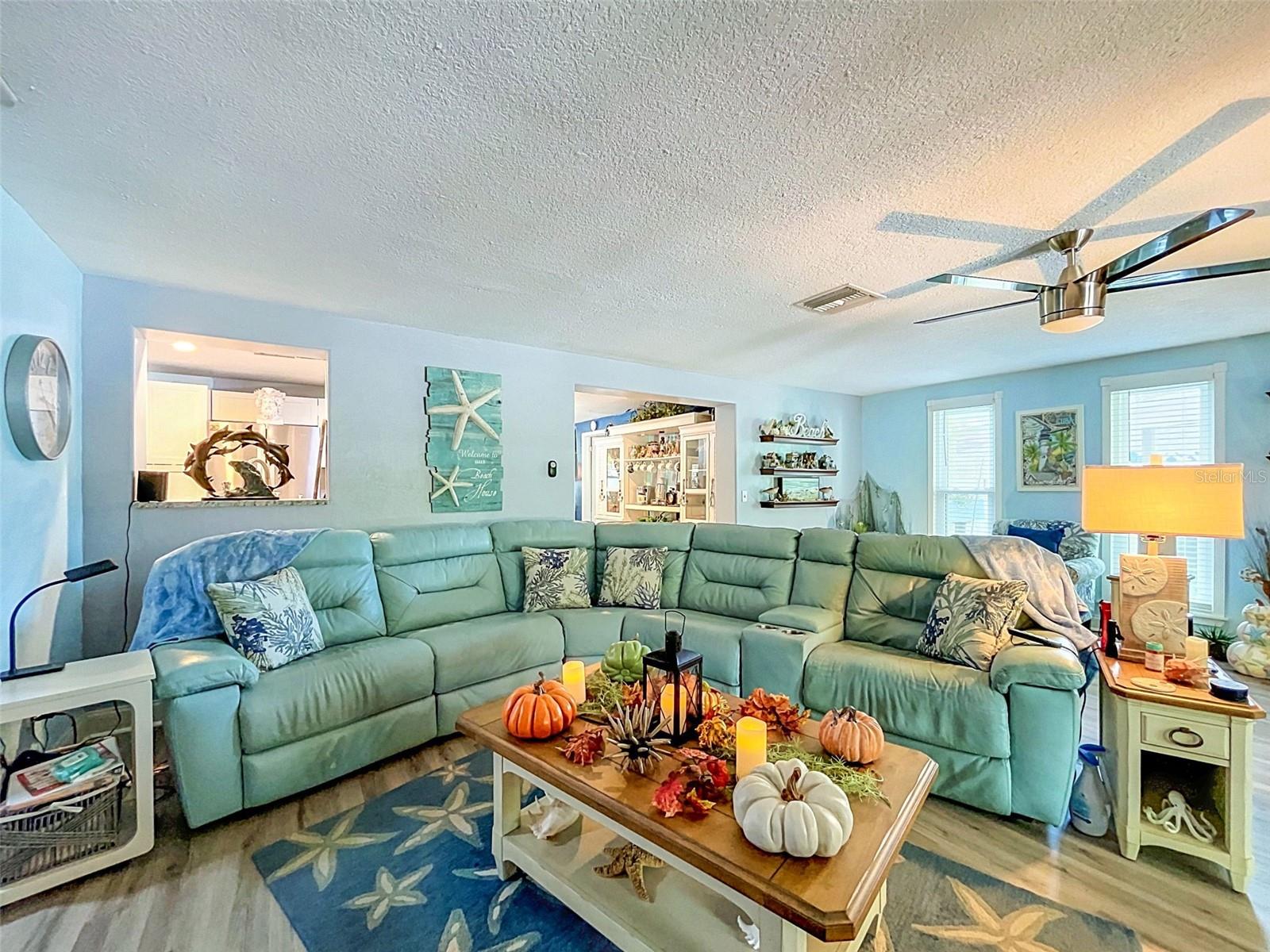 990 LEXINGTON DR — photo 45