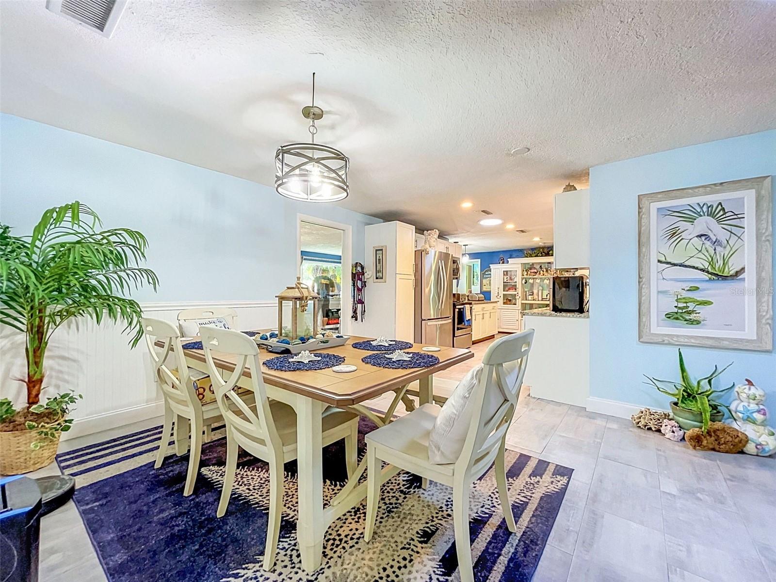 990 LEXINGTON DR — photo 31