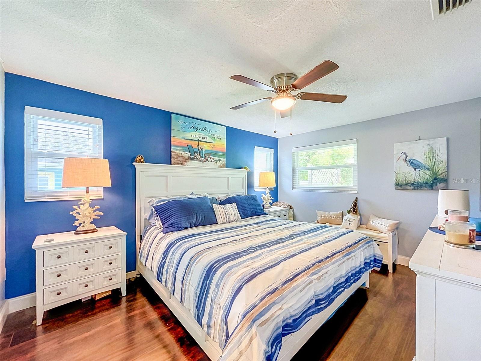 990 LEXINGTON DR — photo 36