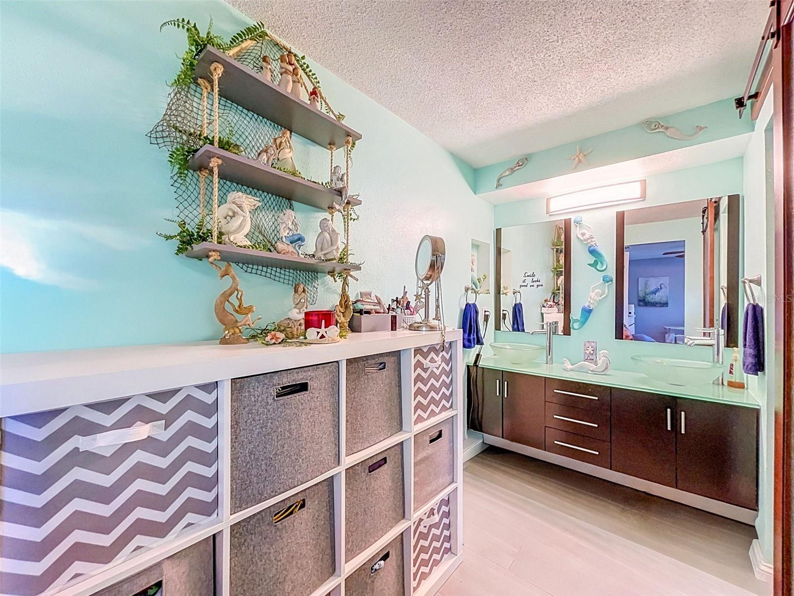 990 LEXINGTON DR — photo 40