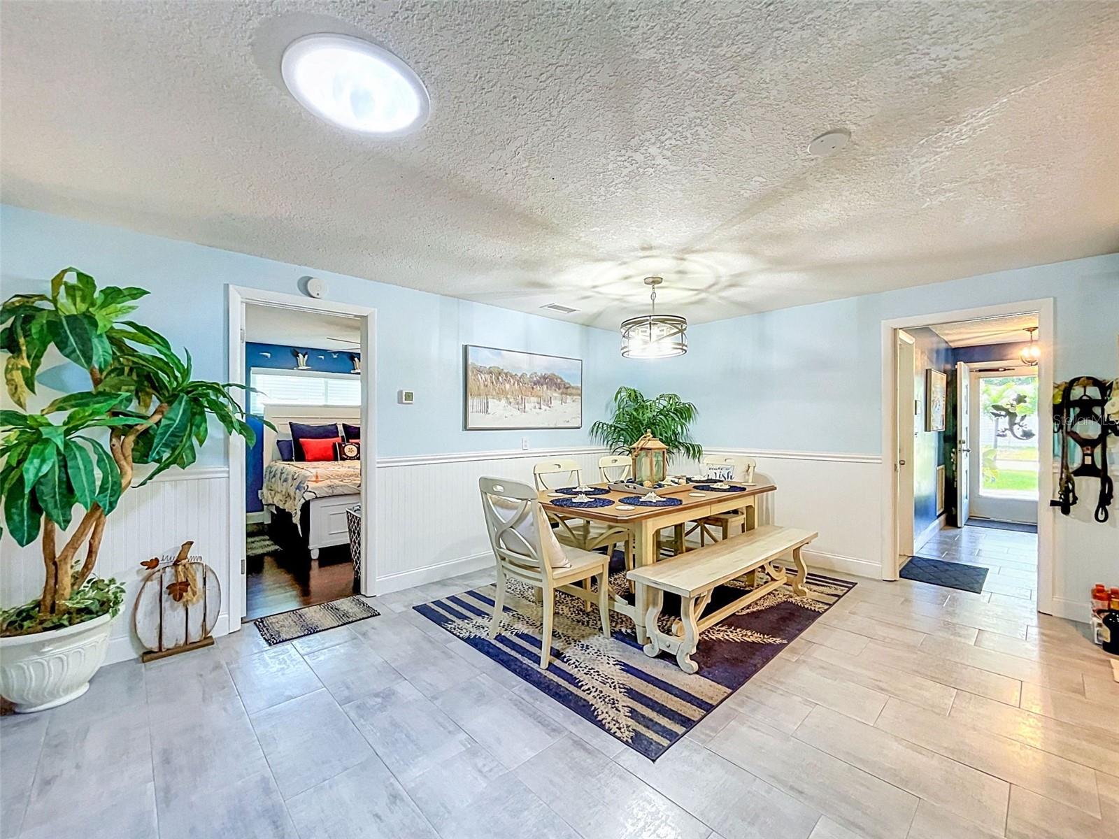 990 LEXINGTON DR — photo 50