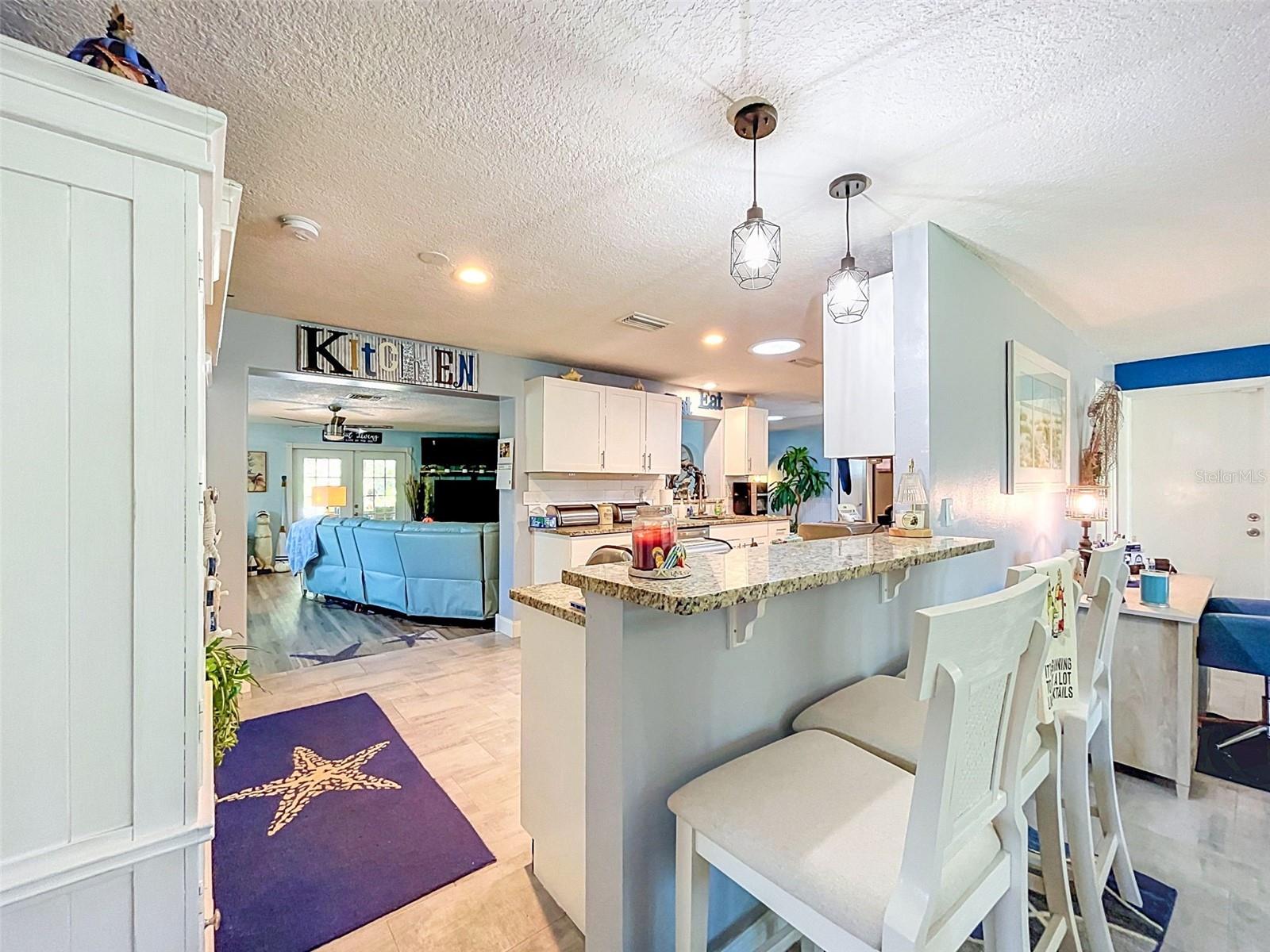 990 LEXINGTON DR — photo 15