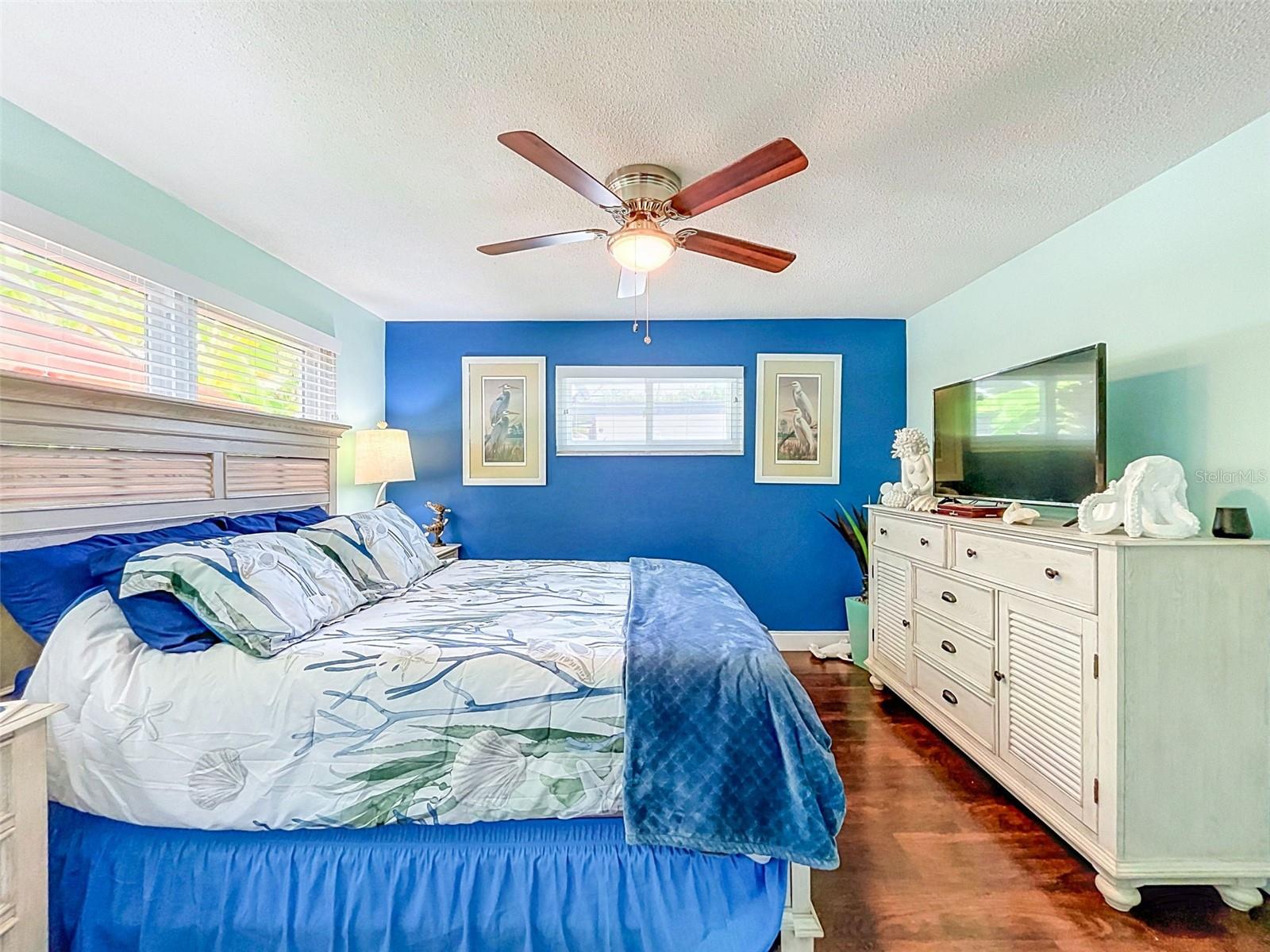 990 LEXINGTON DR — photo 49