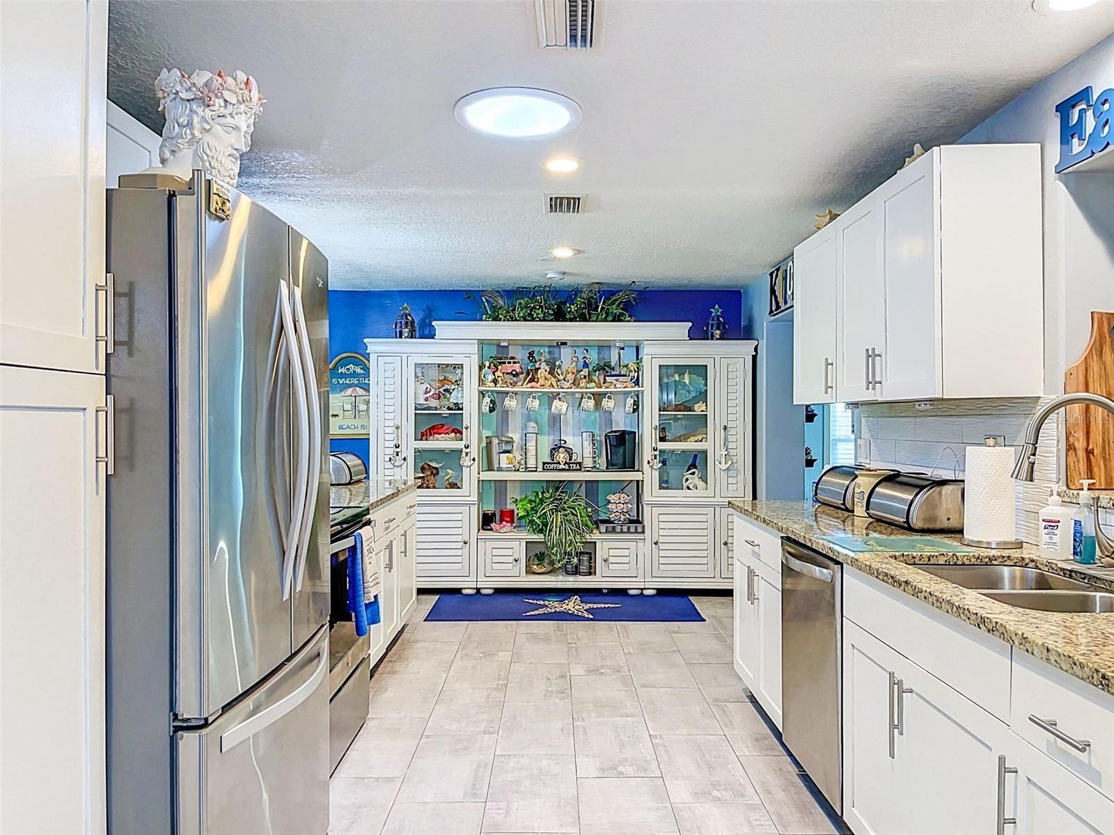 990 LEXINGTON DR — photo 18