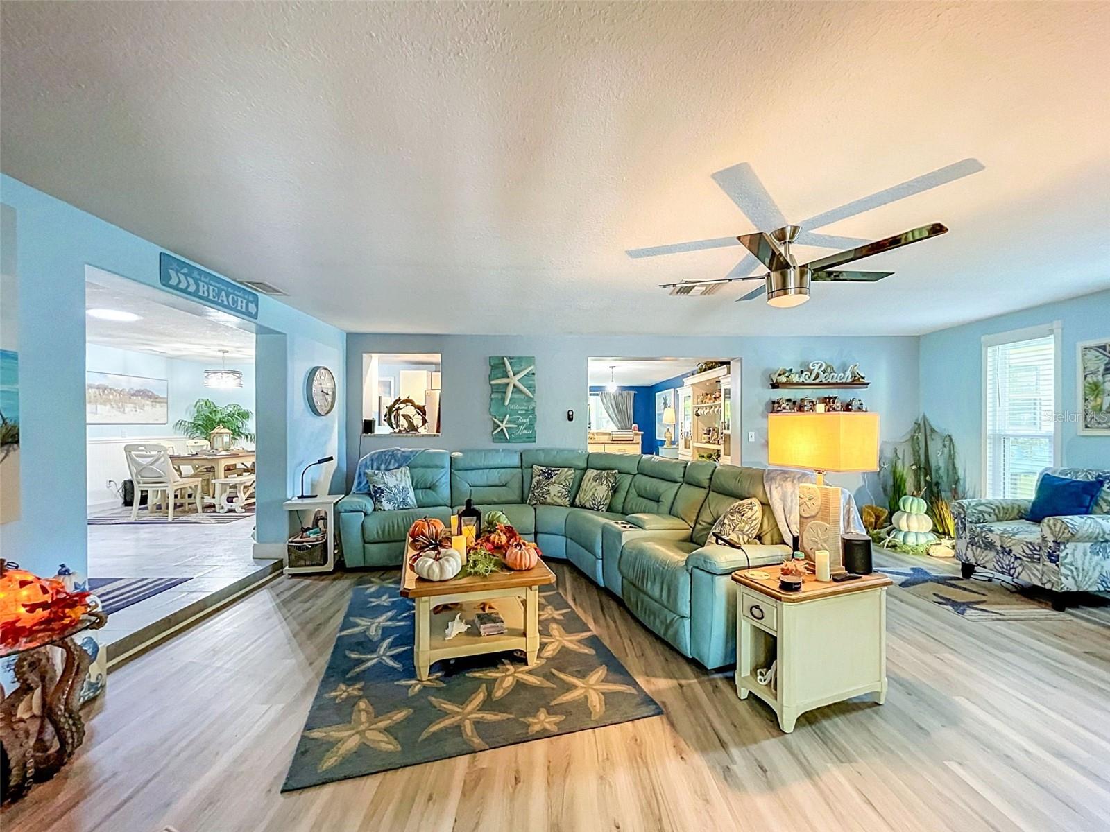 990 LEXINGTON DR — photo 47