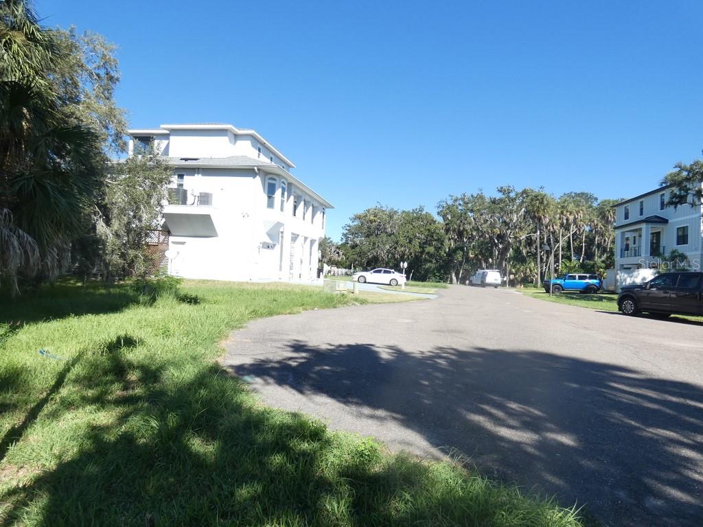 5405 TROPICAL WOODS CT — photo 13