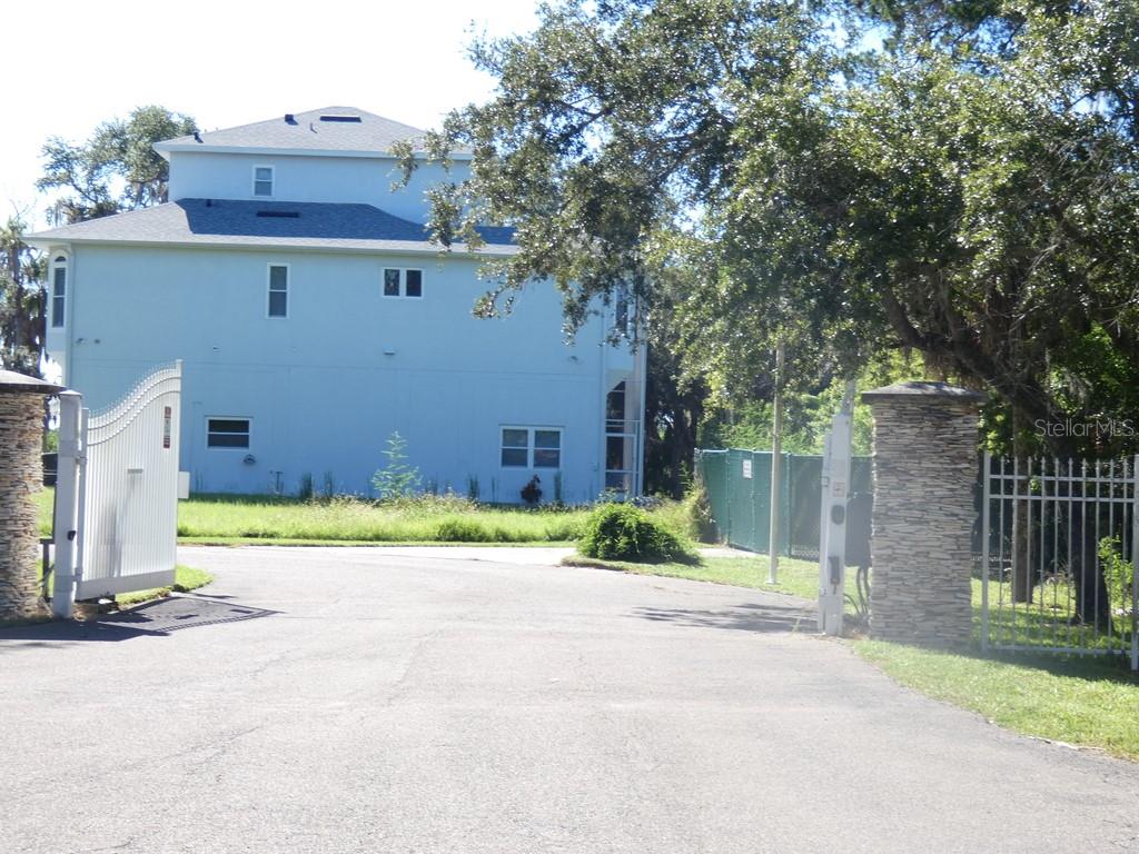 5405 TROPICAL WOODS CT — photo 21