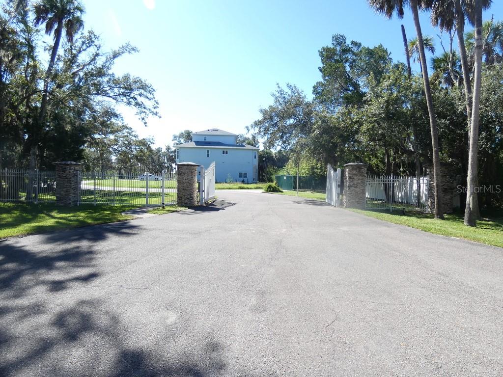 5405 TROPICAL WOODS CT — photo 4