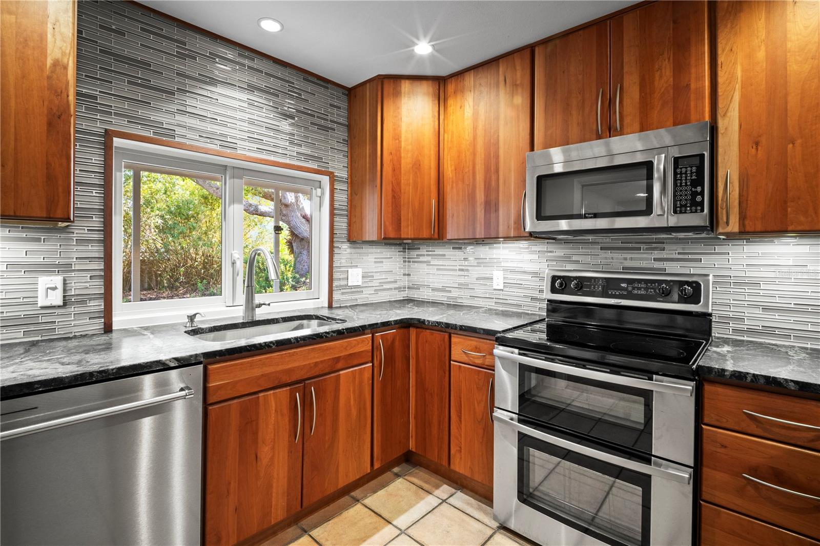 6512 BOWLINE DR — photo 9