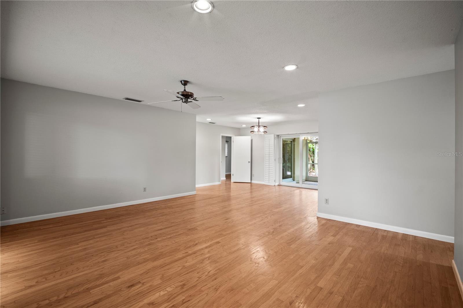 6512 BOWLINE DR — photo 3