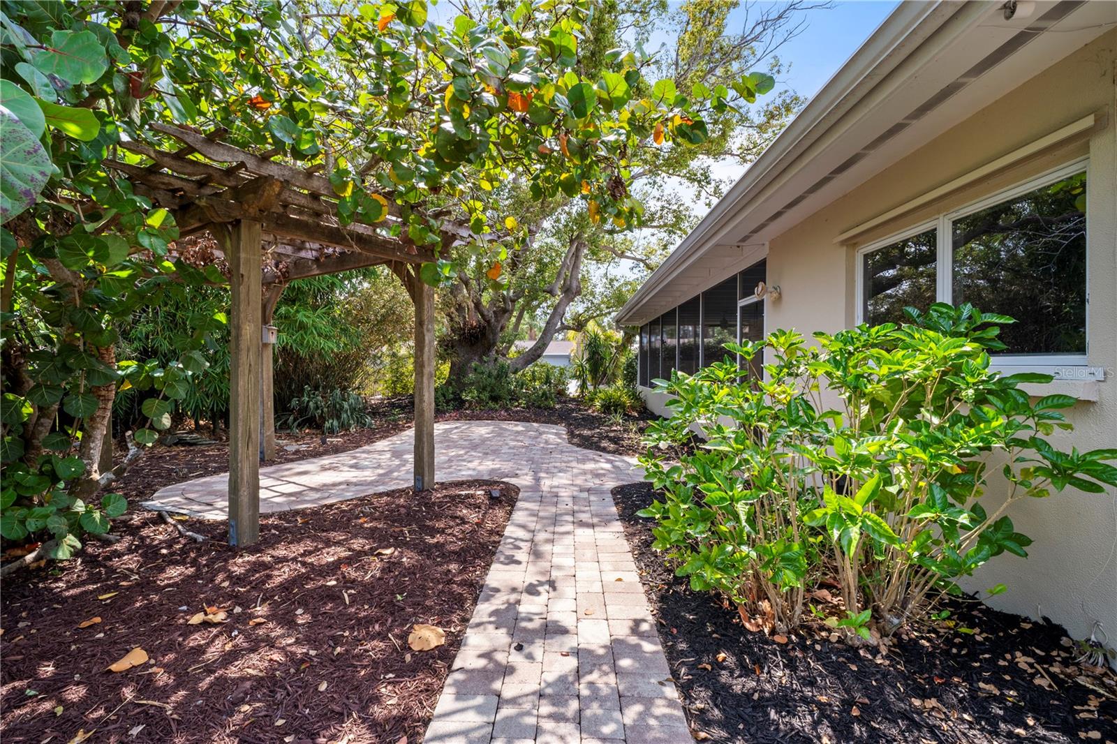 6512 BOWLINE DR — photo 24