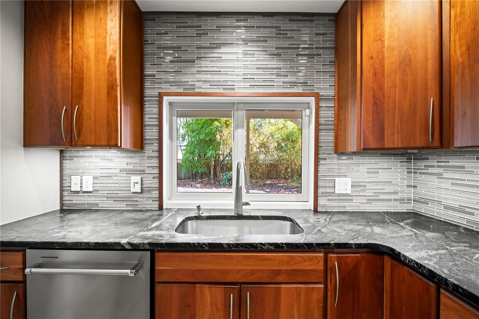 6512 BOWLINE DR — photo 10