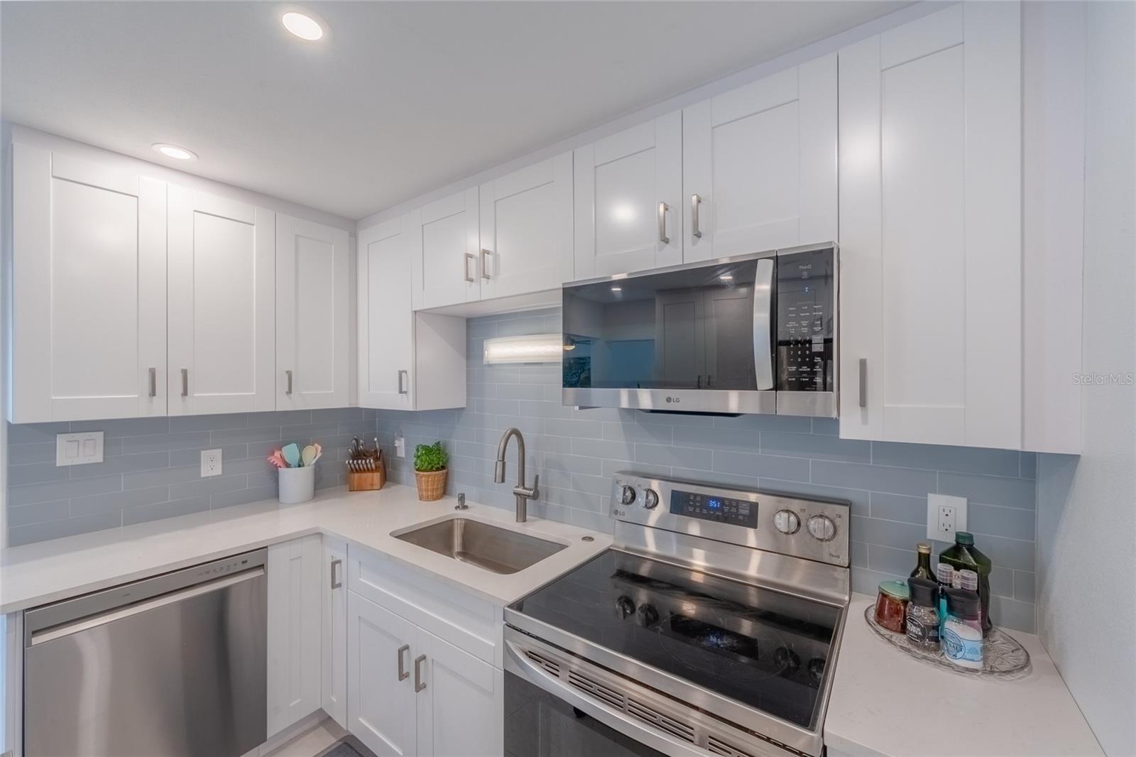 8302 MIDNIGHT PASS RD — photo 15