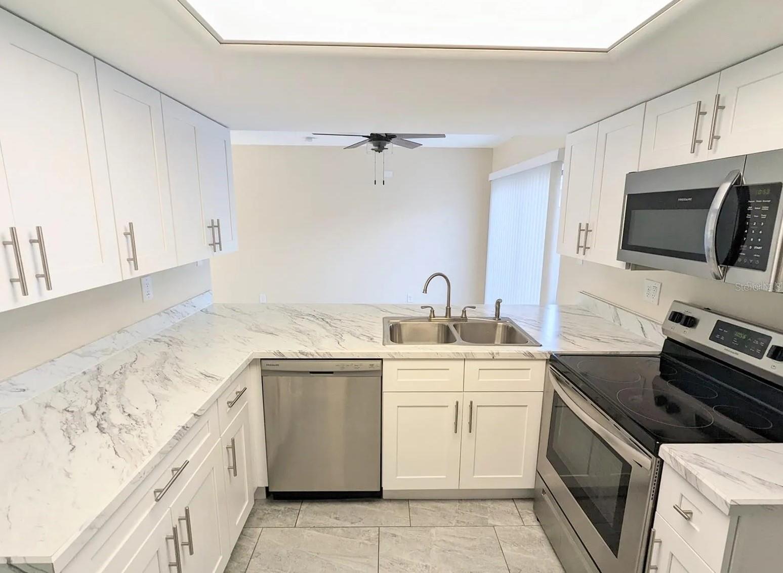 3111 CREEKGLEN CT — photo 4