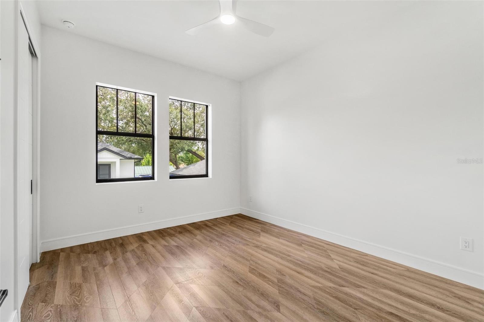 401 PARK BLVD — photo 13