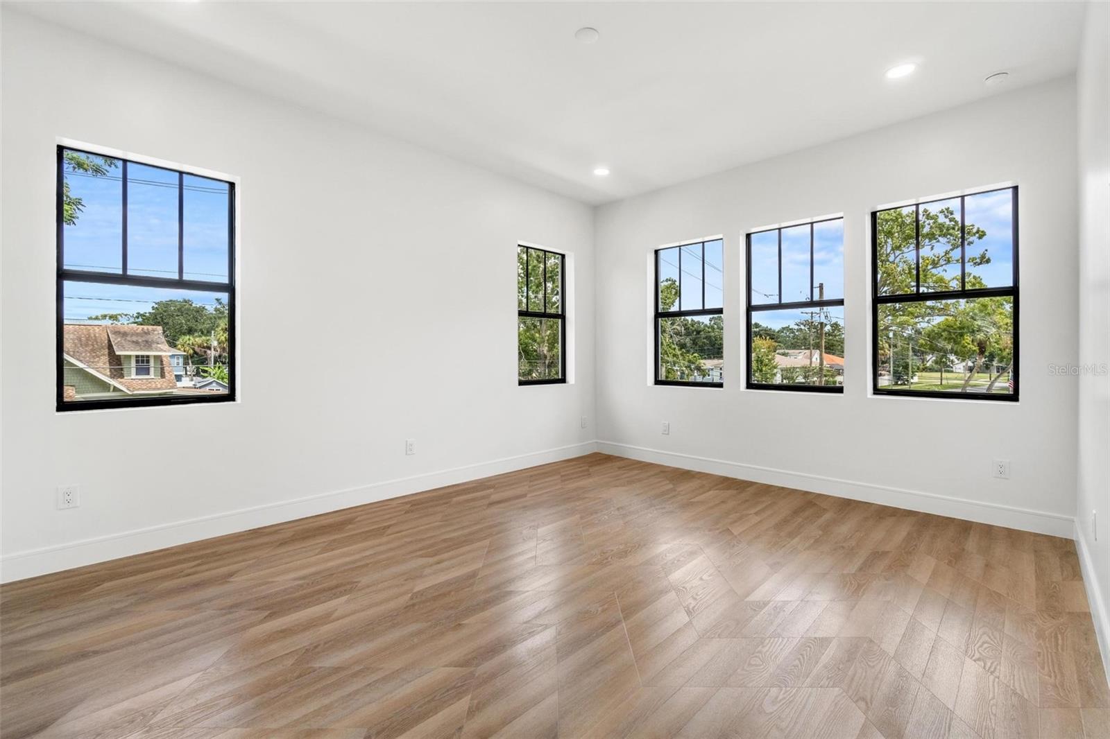 401 PARK BLVD — photo 19