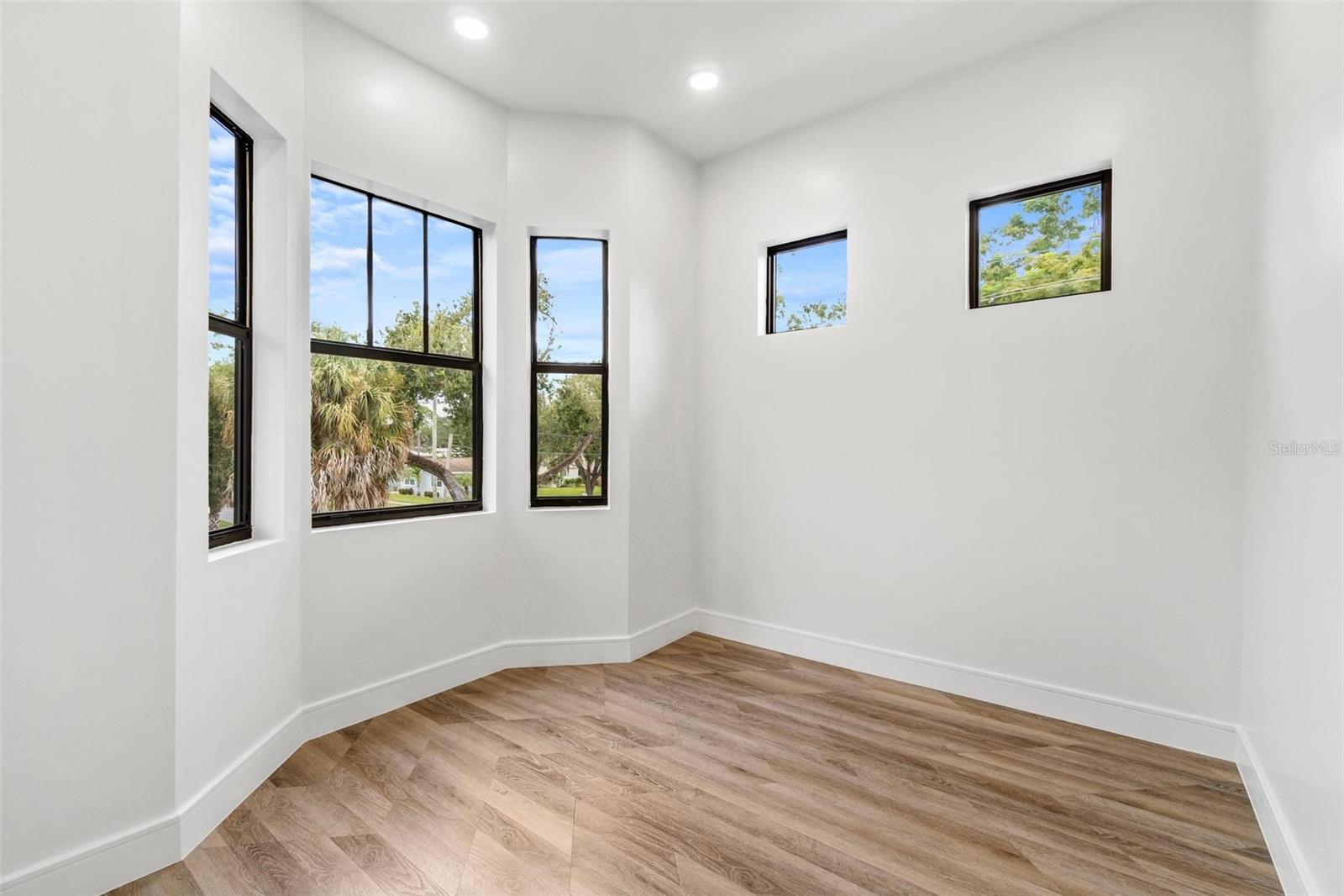 401 PARK BLVD — photo 22