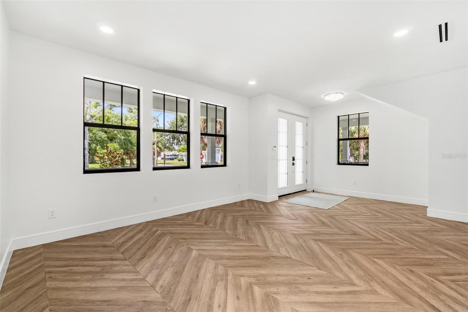 401 PARK BLVD — photo 9