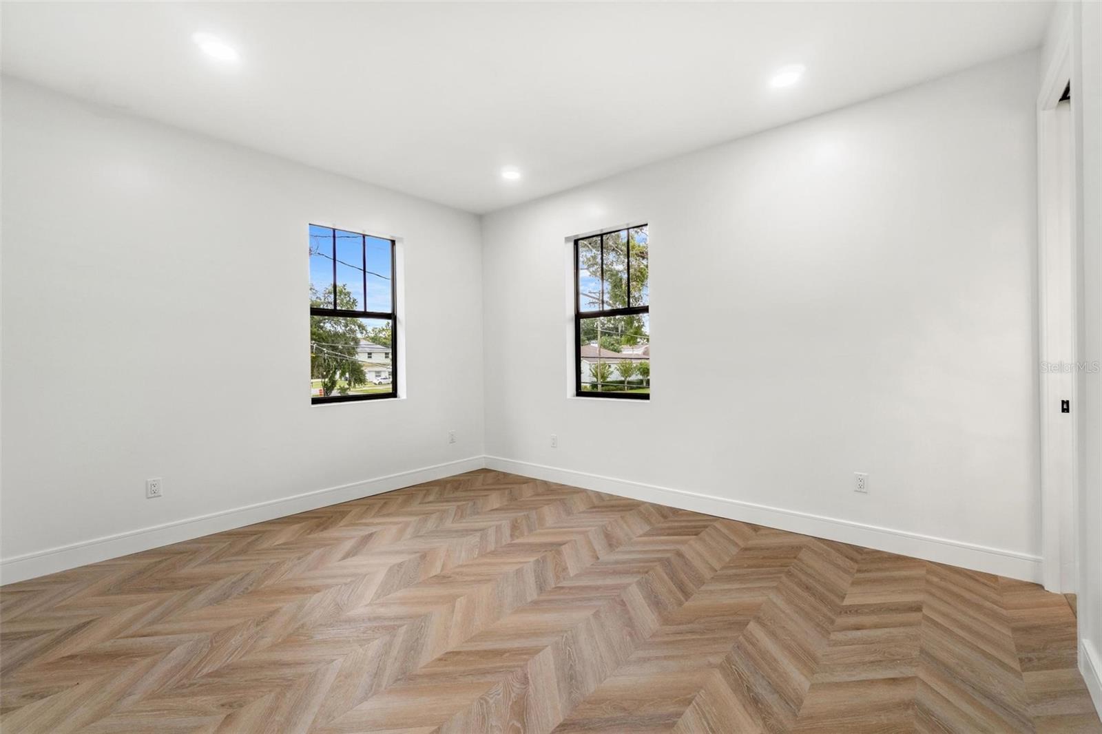401 PARK BLVD — photo 29