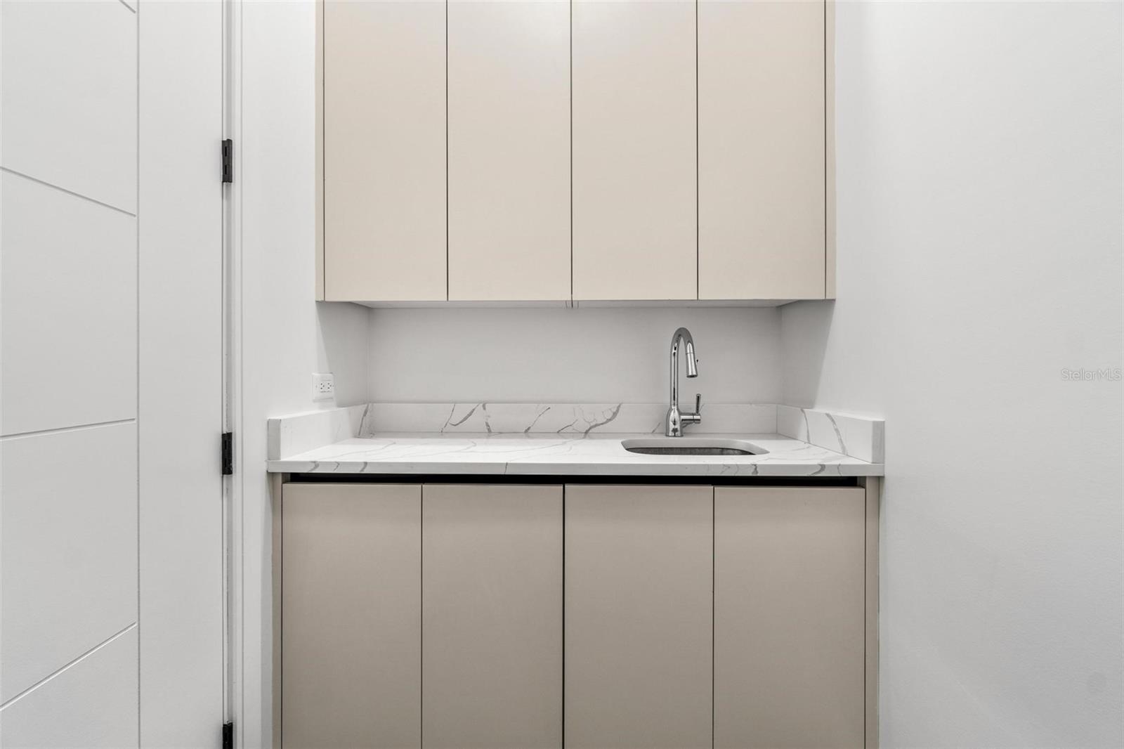 401 PARK BLVD — photo 11