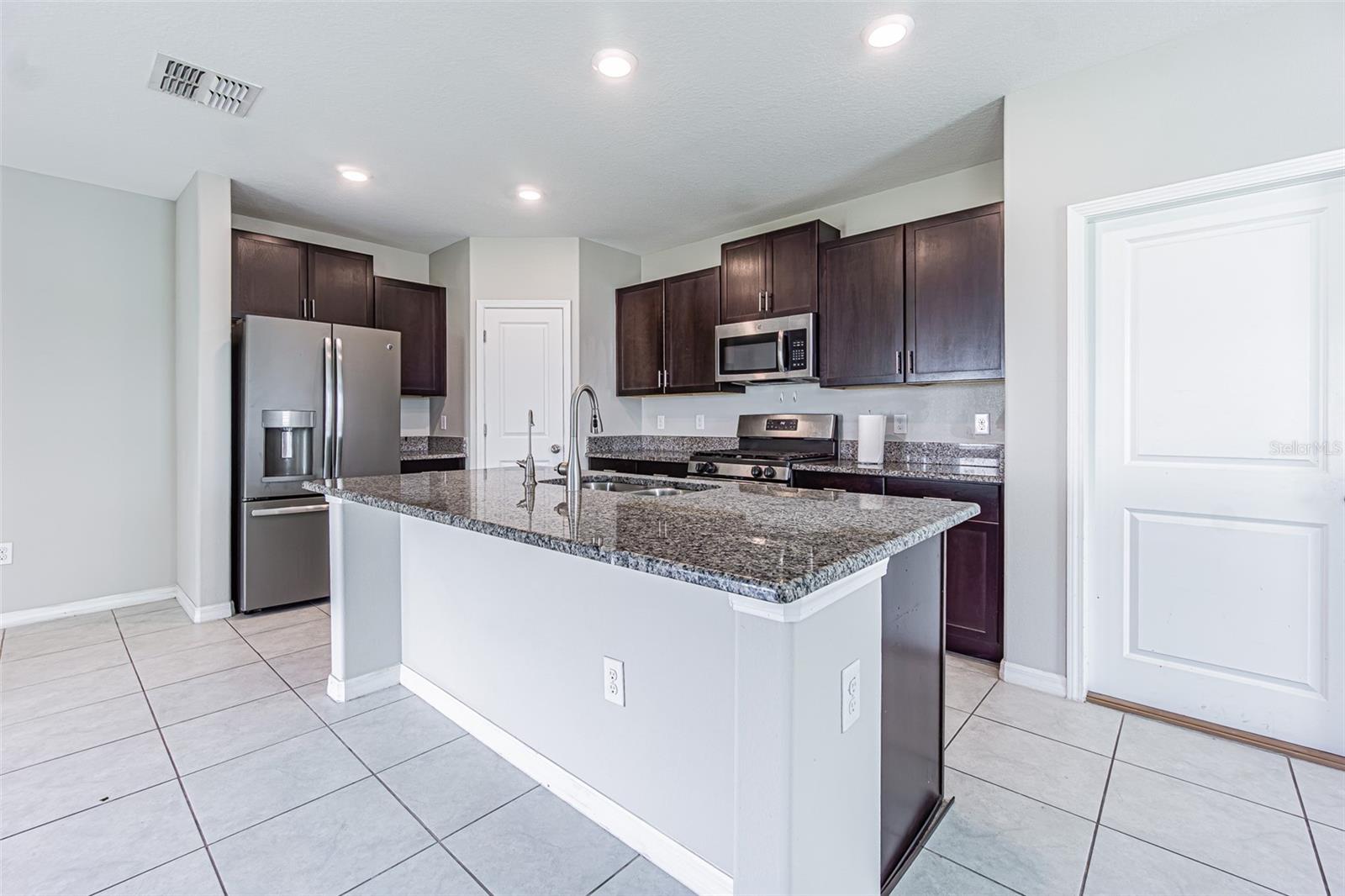 5102 DANDELION ST — photo 9