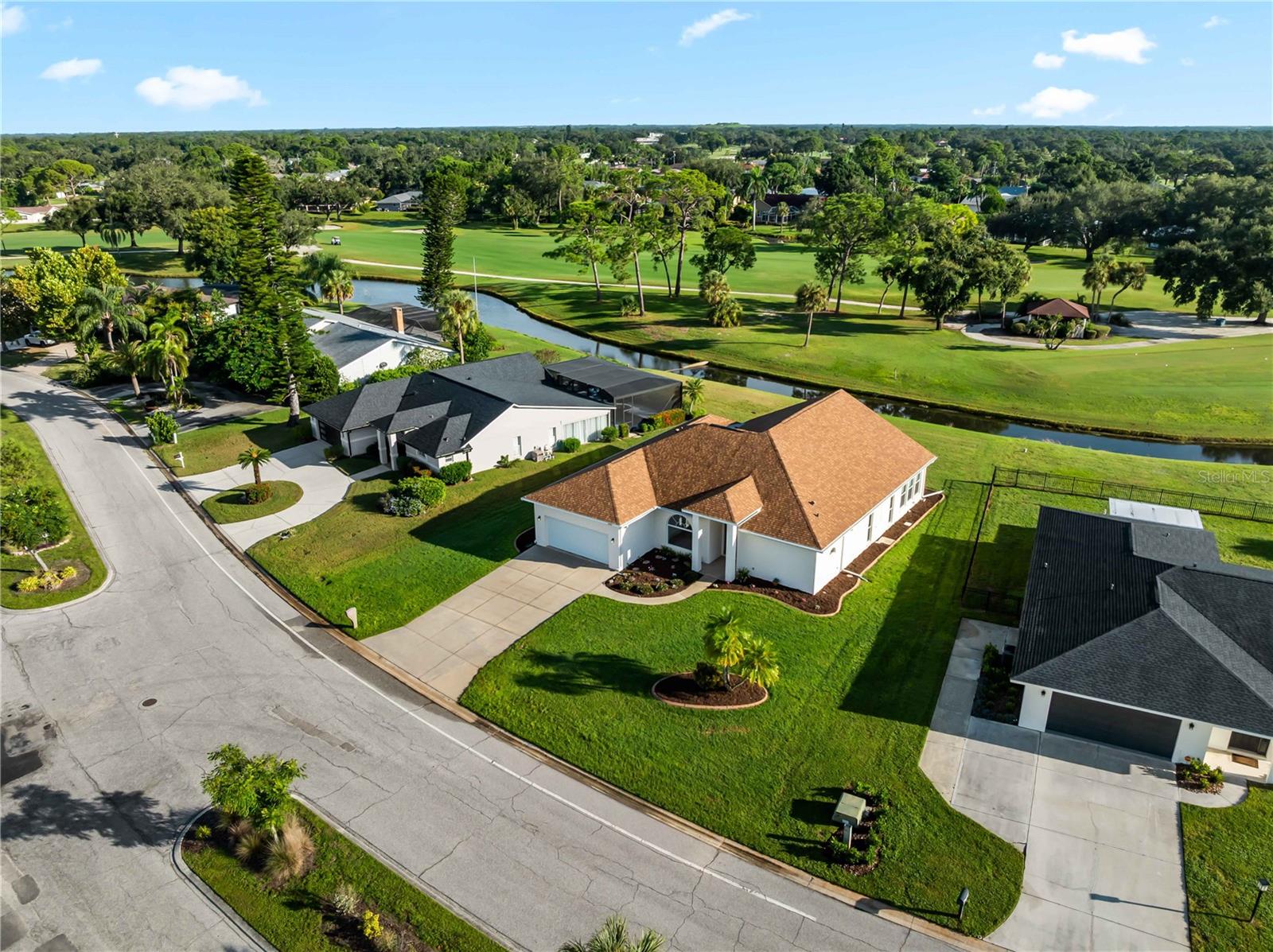 5121 PALM AIRE DR — photo 3